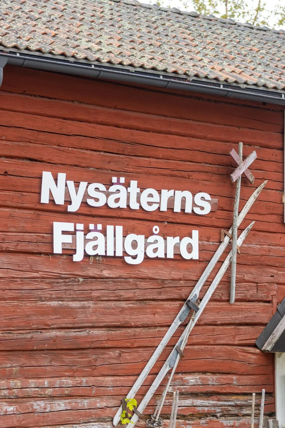 1990s Swedish Cabin with Business Potential in Scenic Härjedalen - Image 2