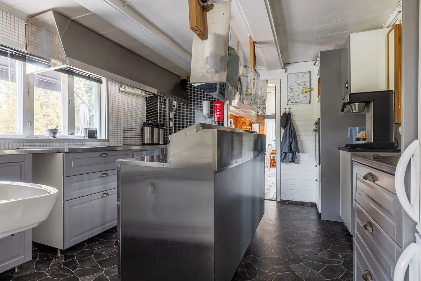 1990s Swedish Cabin with Business Potential in Scenic Härjedalen - View image 13 of 58