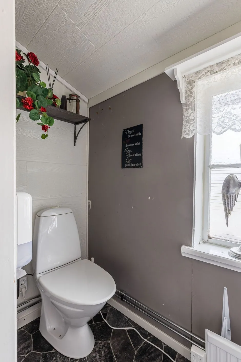 1990s Swedish Cabin with Business Potential in Scenic Härjedalen - View image 18 of 58