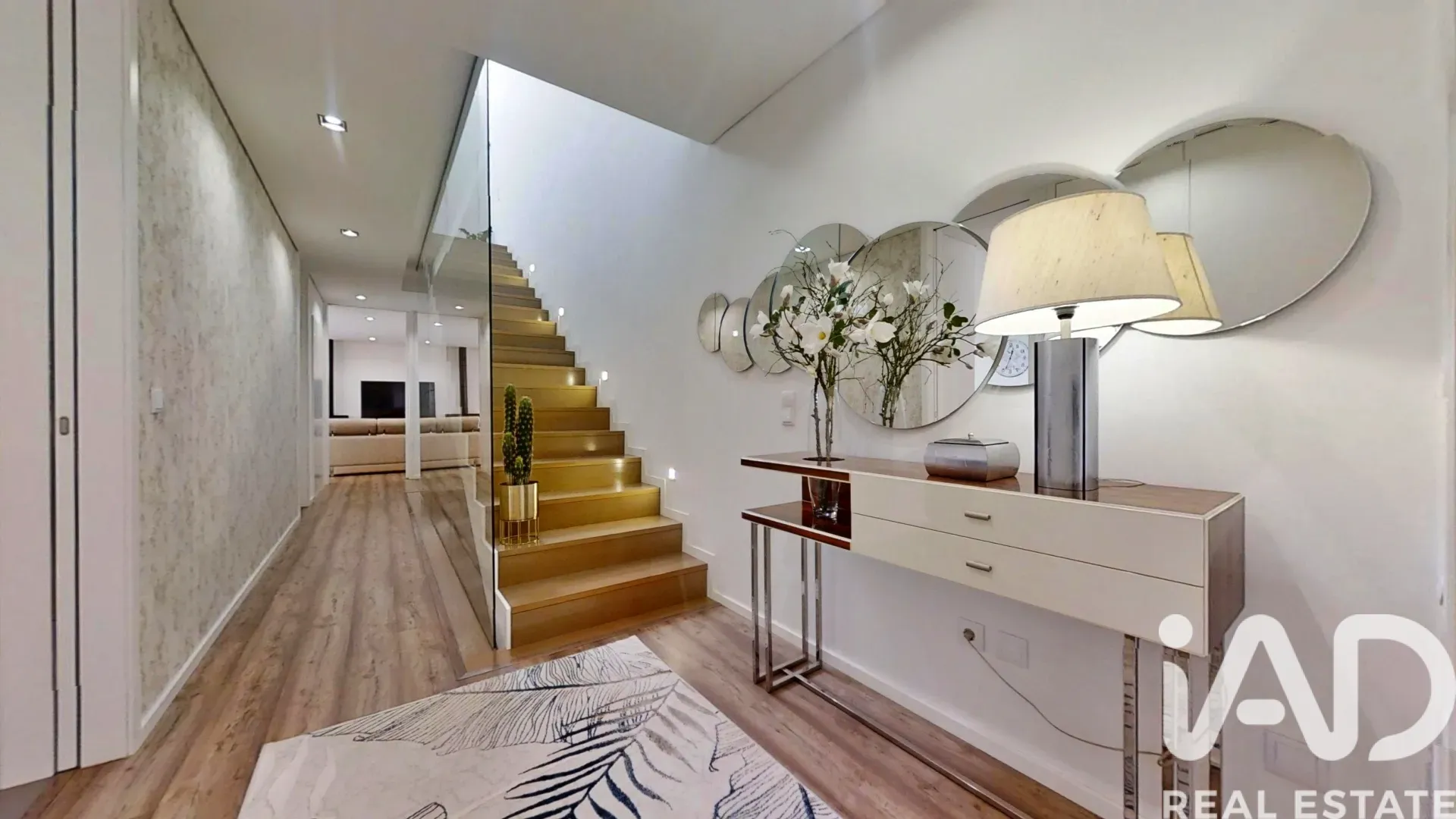 Contemporary 4-Bedroom House in Castêlo da Maia with Garden and Terraces - Image 2