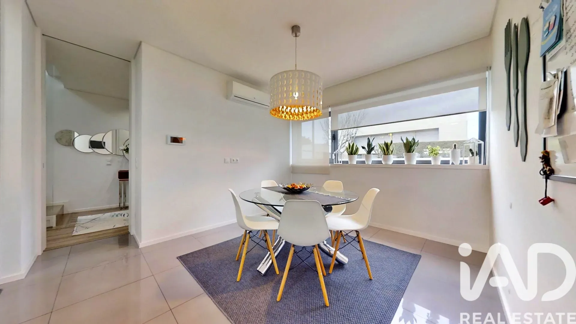 Contemporary 4-Bedroom House in Castêlo da Maia with Garden and Terraces - Image 5