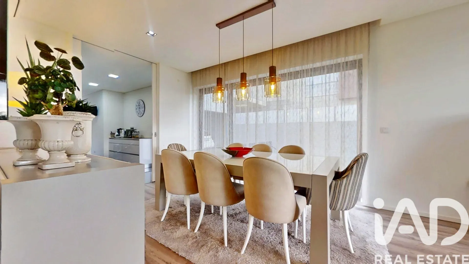 Contemporary 4-Bedroom House in Castêlo da Maia with Garden and Terraces - View image 12 of 40