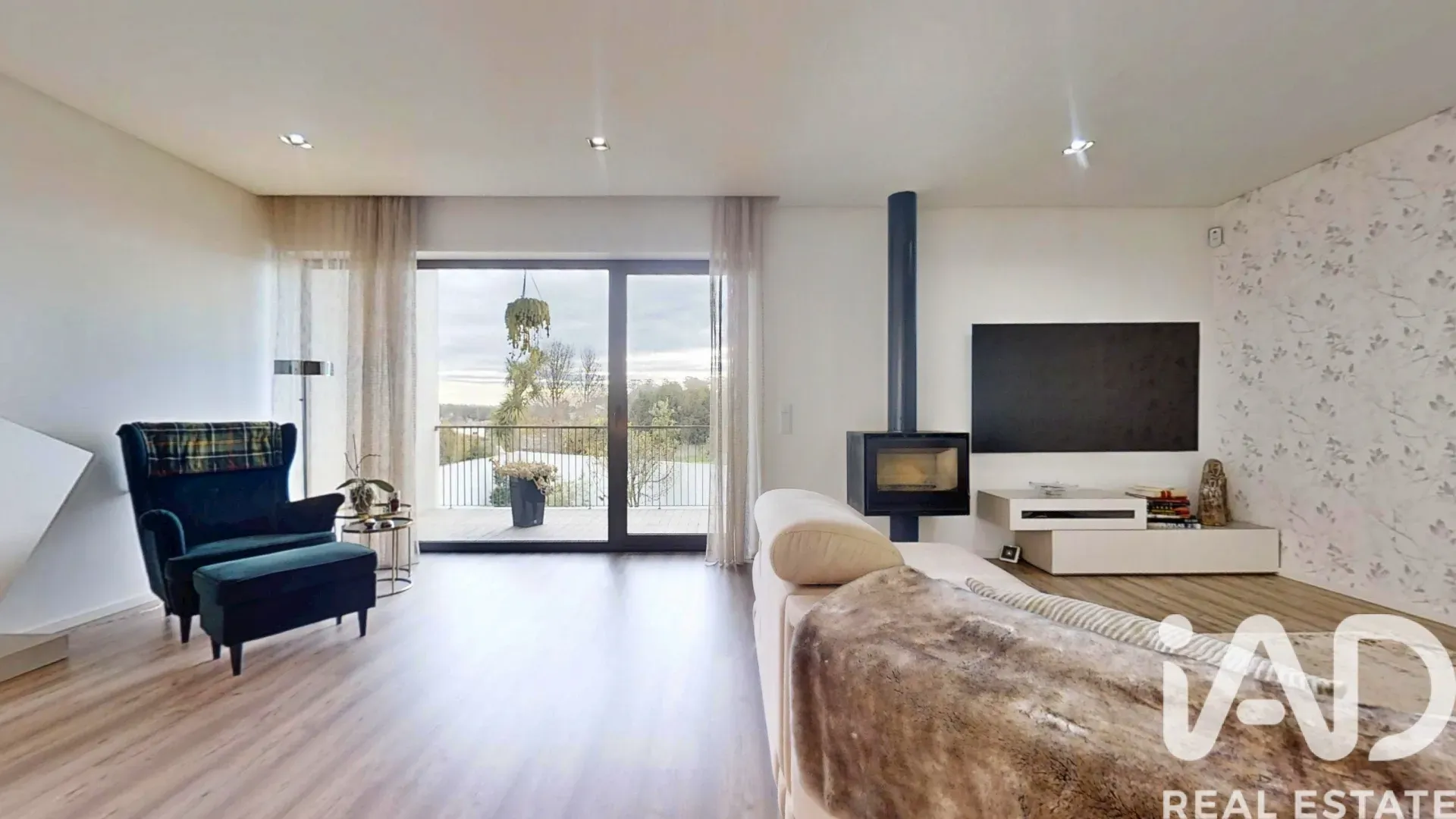 Contemporary 4-Bedroom House in Castêlo da Maia with Garden and Terraces - View image 14 of 40