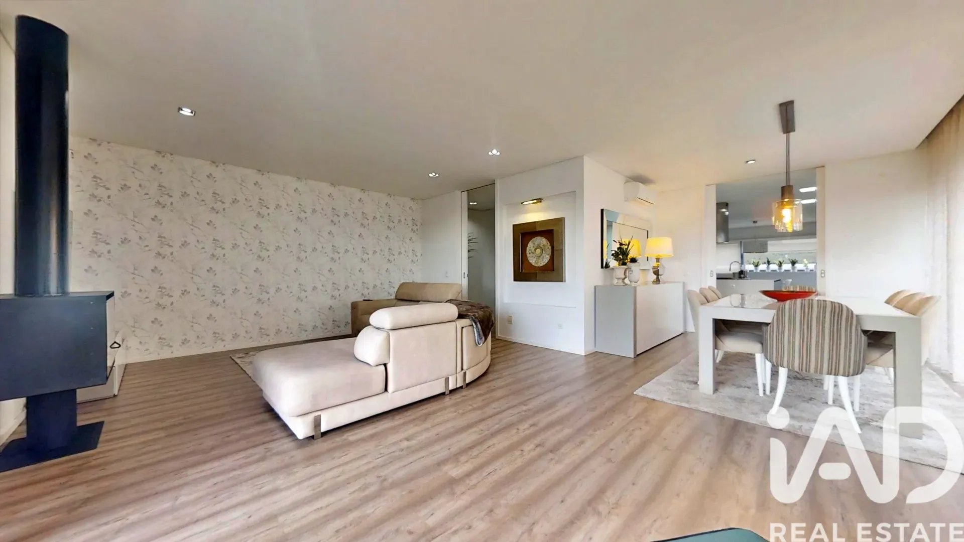 Contemporary 4-Bedroom House in Castêlo da Maia with Garden and Terraces - View image 15 of 40