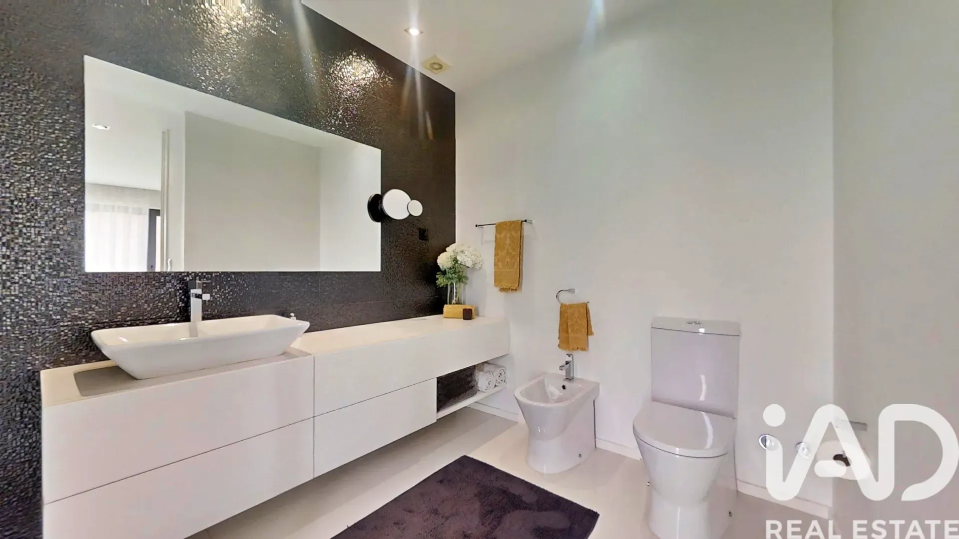 Contemporary 4-Bedroom House in Castêlo da Maia with Garden and Terraces - View image 22 of 40