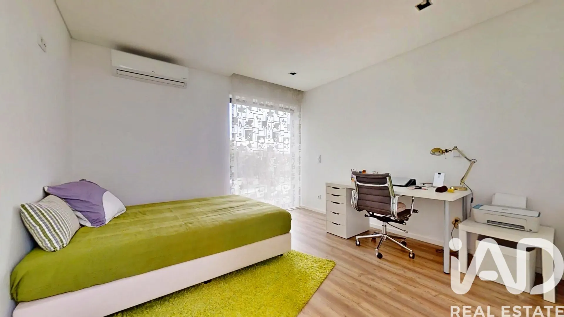 Contemporary 4-Bedroom House in Castêlo da Maia with Garden and Terraces - View image 25 of 40