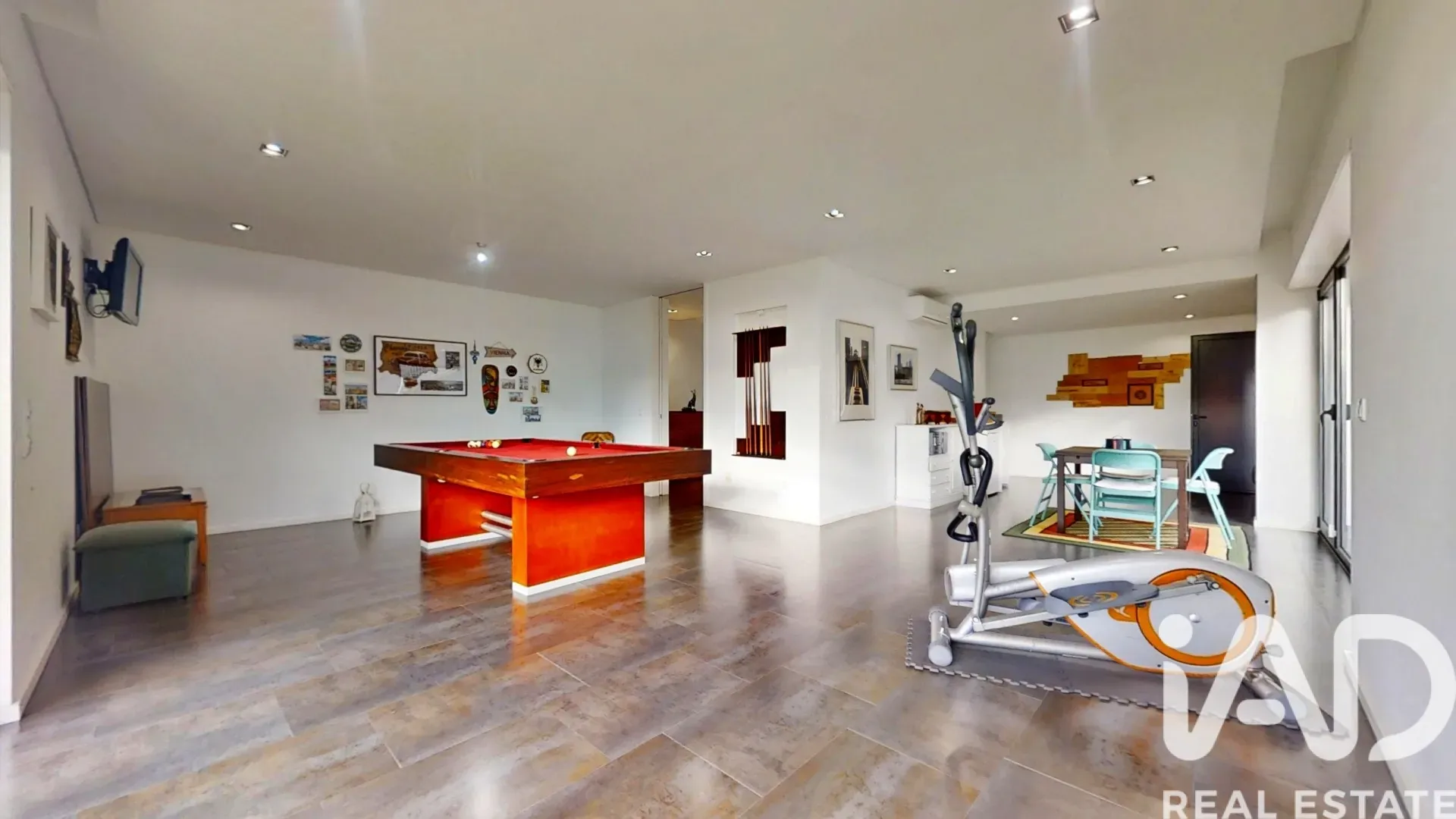 Contemporary 4-Bedroom House in Castêlo da Maia with Garden and Terraces - View image 36 of 40