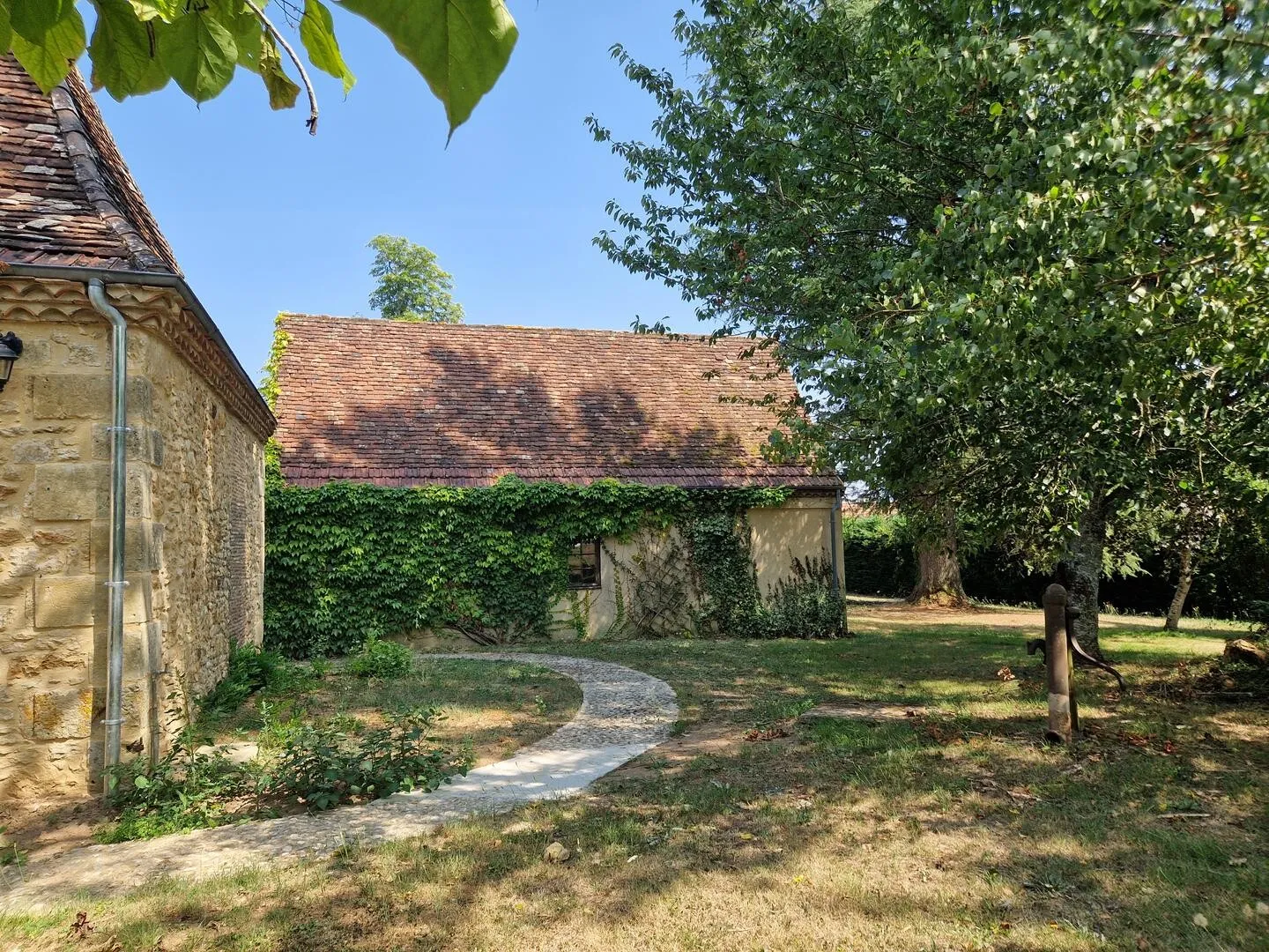 Historic 5-Bedroom Stone House with Pool and Acreage in Le Bugue - Image 2