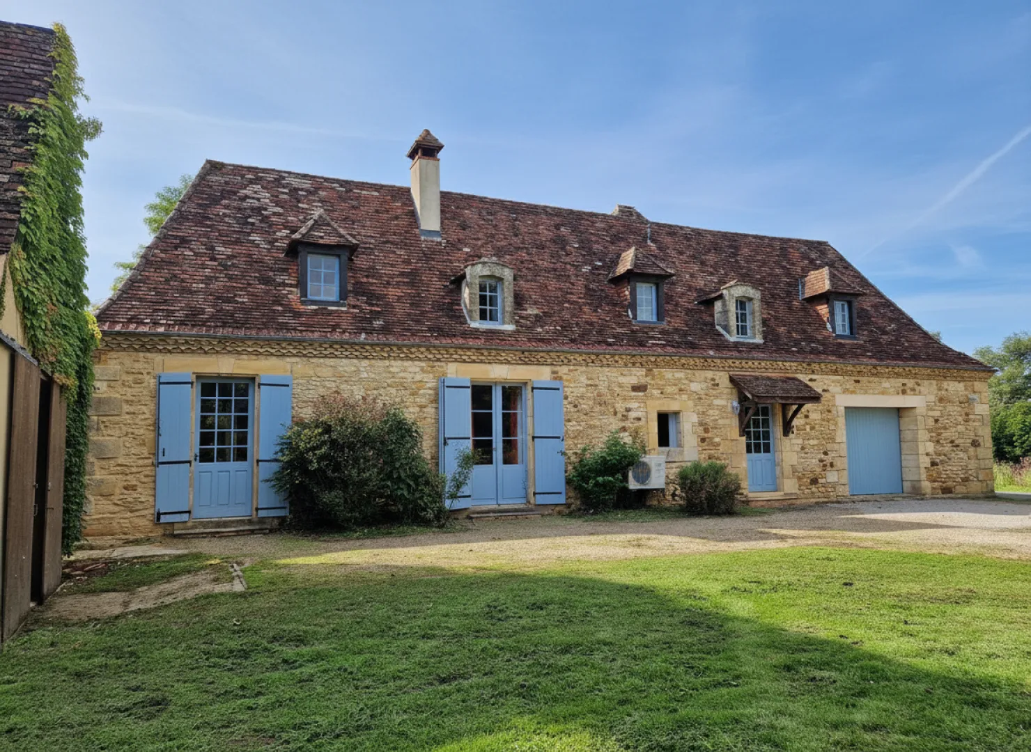 Historic 5-Bedroom Stone House with Pool and Acreage in Le Bugue - Image 3