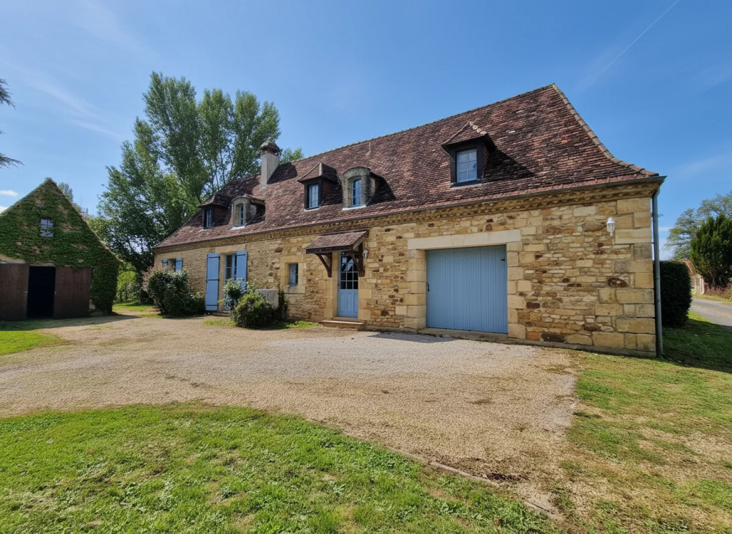 Historic 5-Bedroom Stone House with Pool and Acreage in Le Bugue - View image 6 of 39