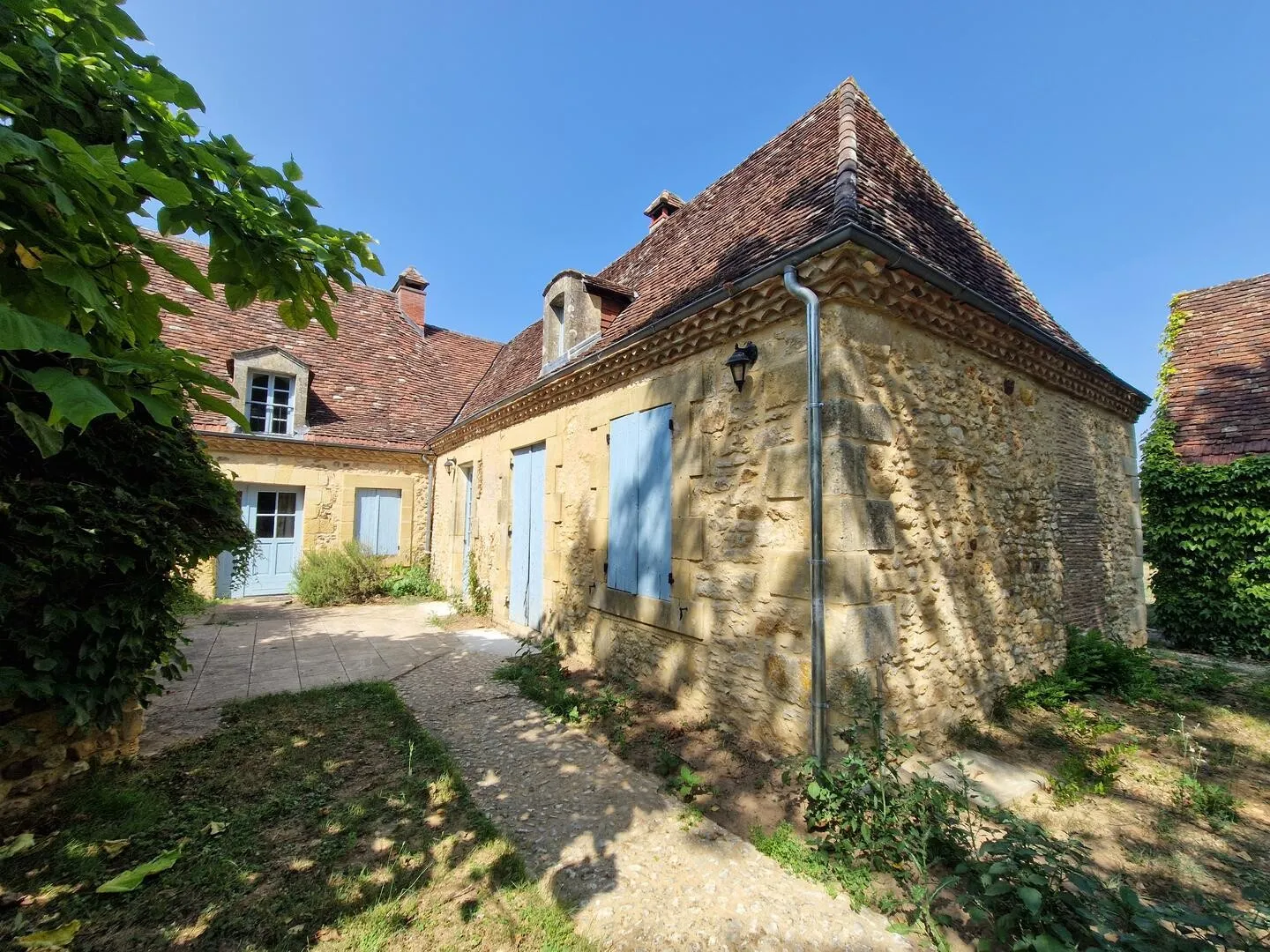Historic 5-Bedroom Stone House with Pool and Acreage in Le Bugue - View image 36 of 39