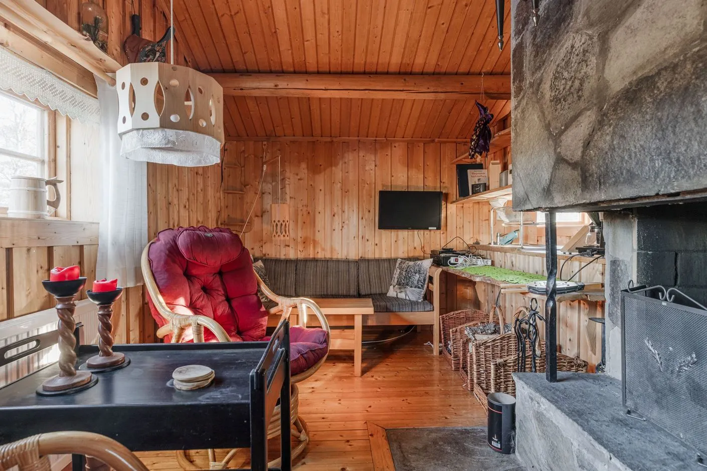 Mid-Century Swedish Country House with Expansive Grounds in Bruksvallarna - Image 3