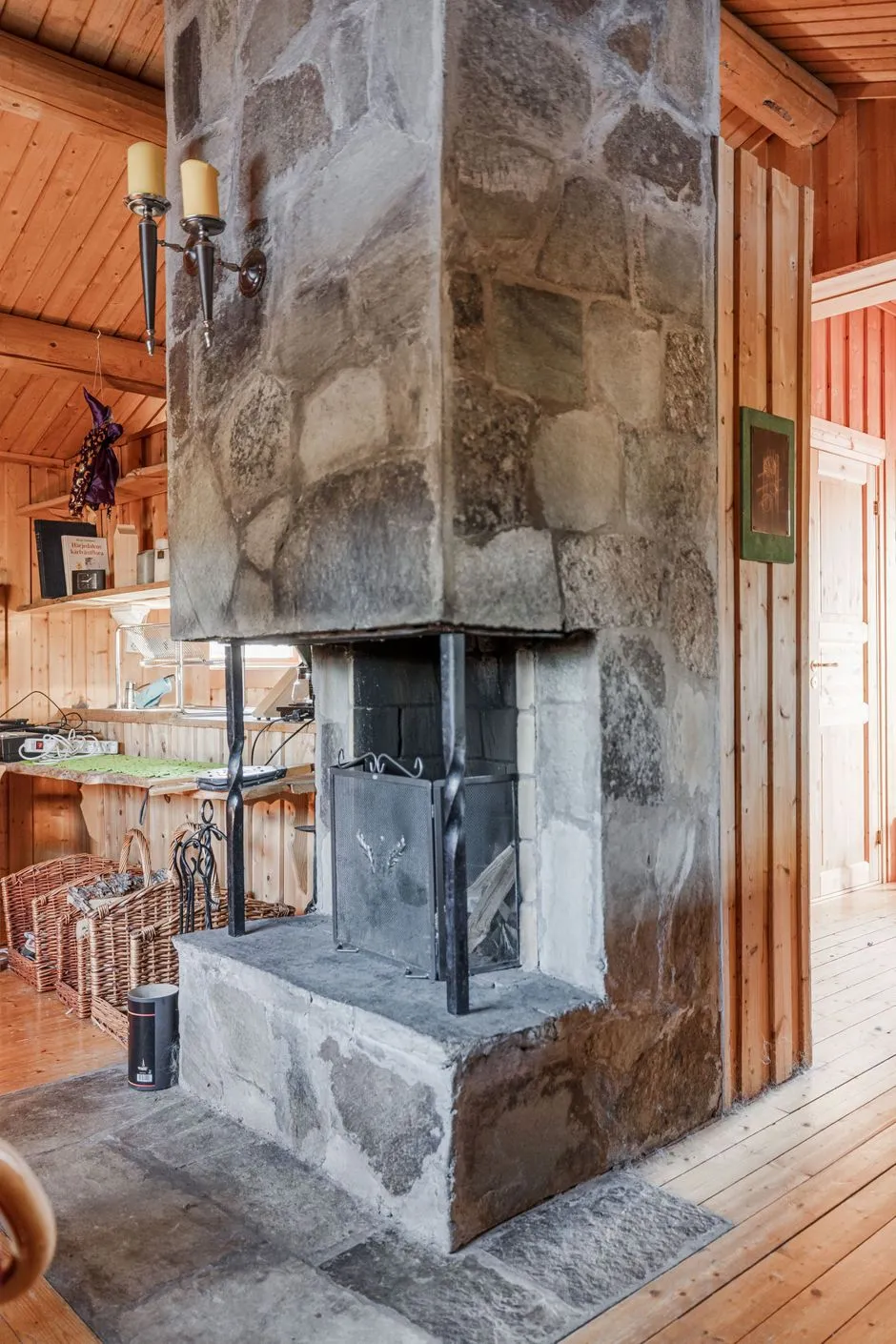 Mid-Century Swedish Country House with Expansive Grounds in Bruksvallarna - View image 6 of 27