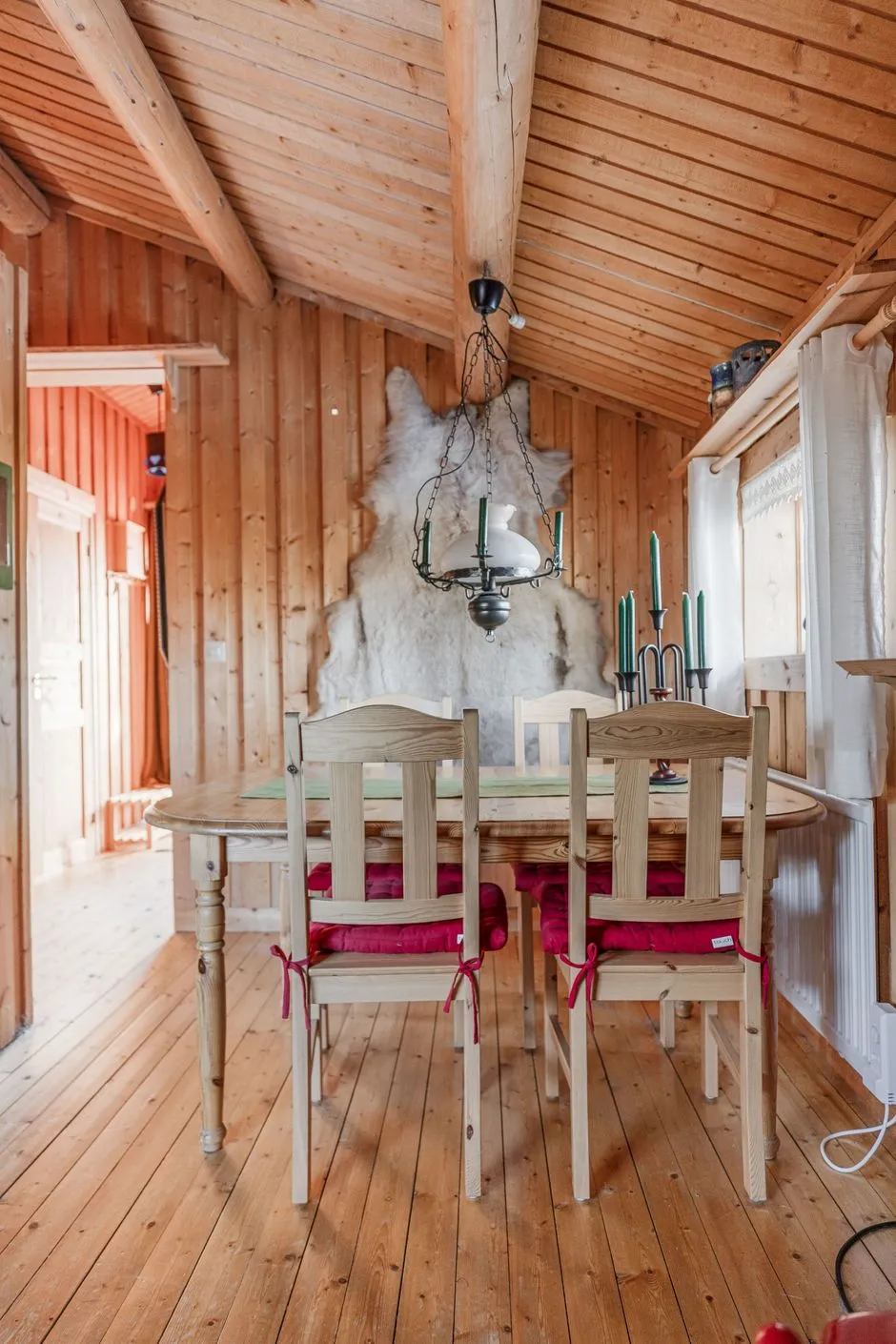 Mid-Century Swedish Country House with Expansive Grounds in Bruksvallarna - View image 7 of 27