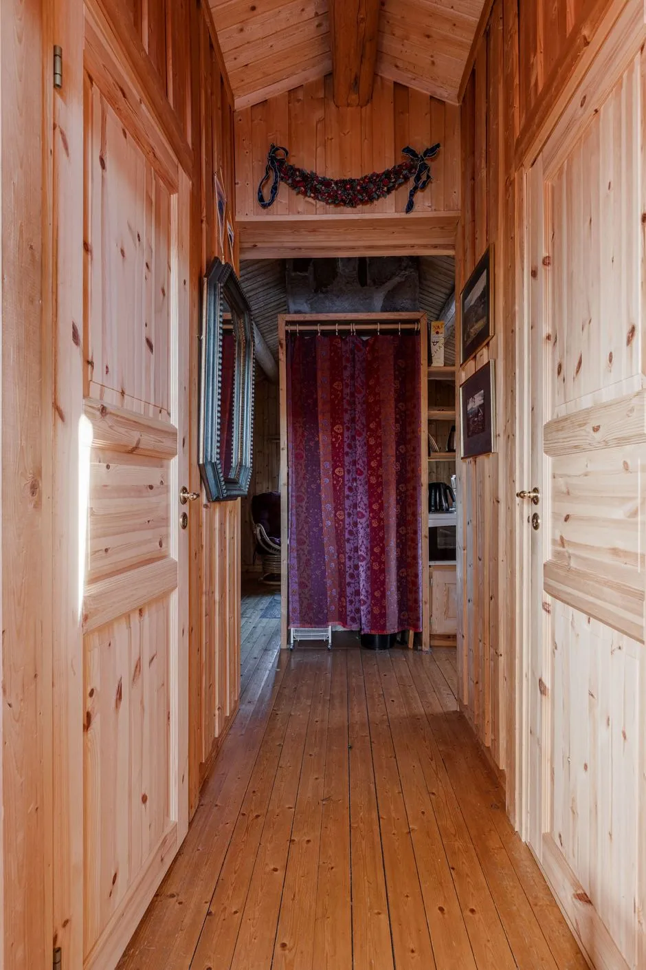 Mid-Century Swedish Country House with Expansive Grounds in Bruksvallarna - View image 9 of 27