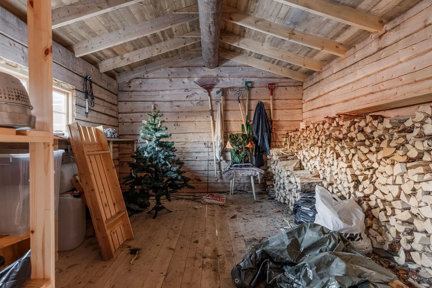 Mid-Century Swedish Country House with Expansive Grounds in Bruksvallarna - View image 18 of 27