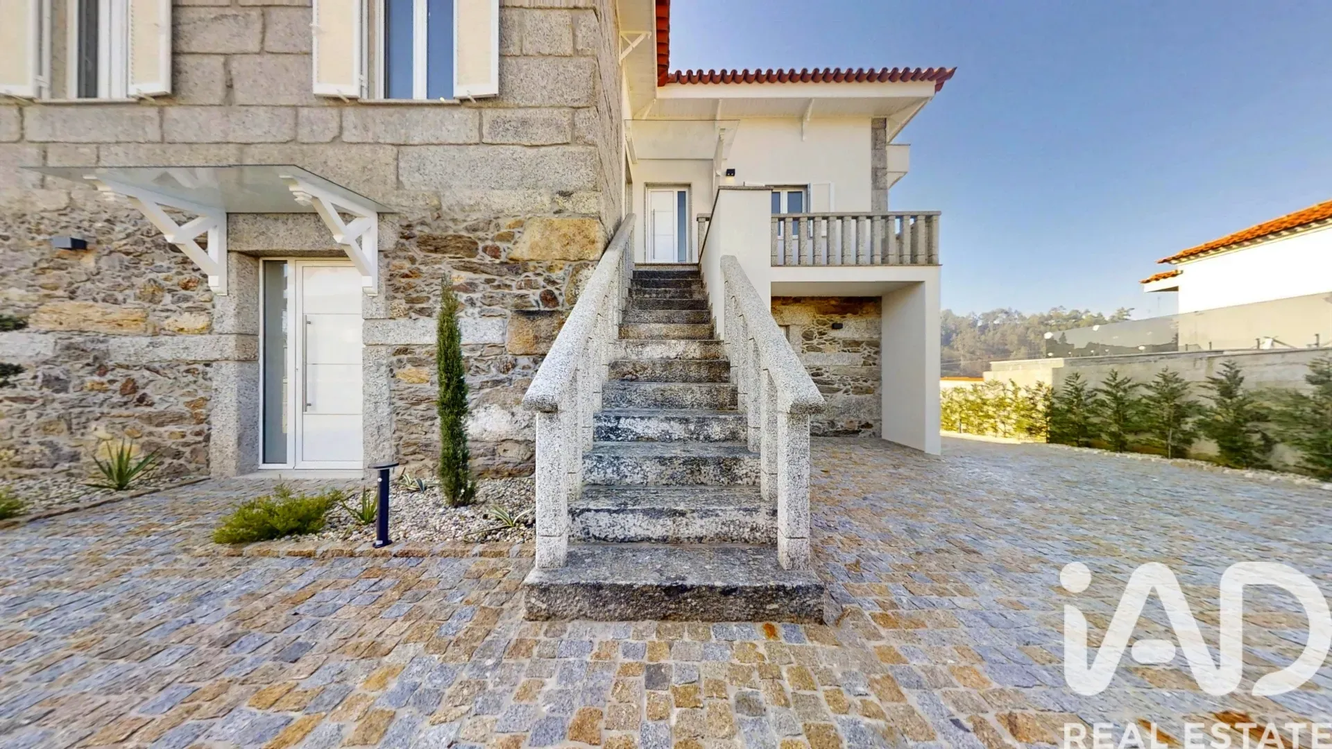 Contemporary 5-Bedroom House with Pool in Macieira da Lixa, Portugal - Image 5