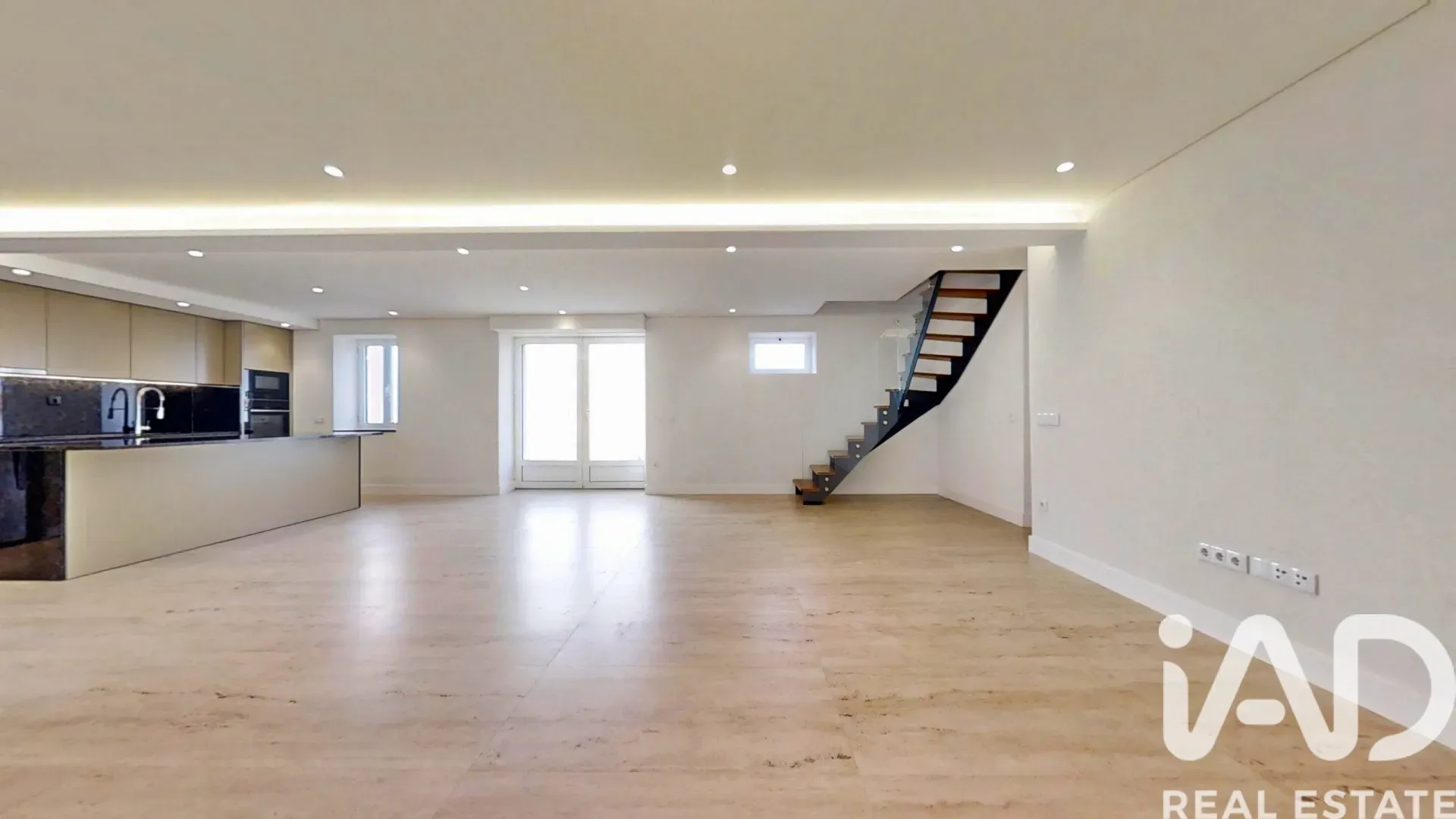 Contemporary 5-Bedroom House with Pool in Macieira da Lixa, Portugal - View image 8 of 38