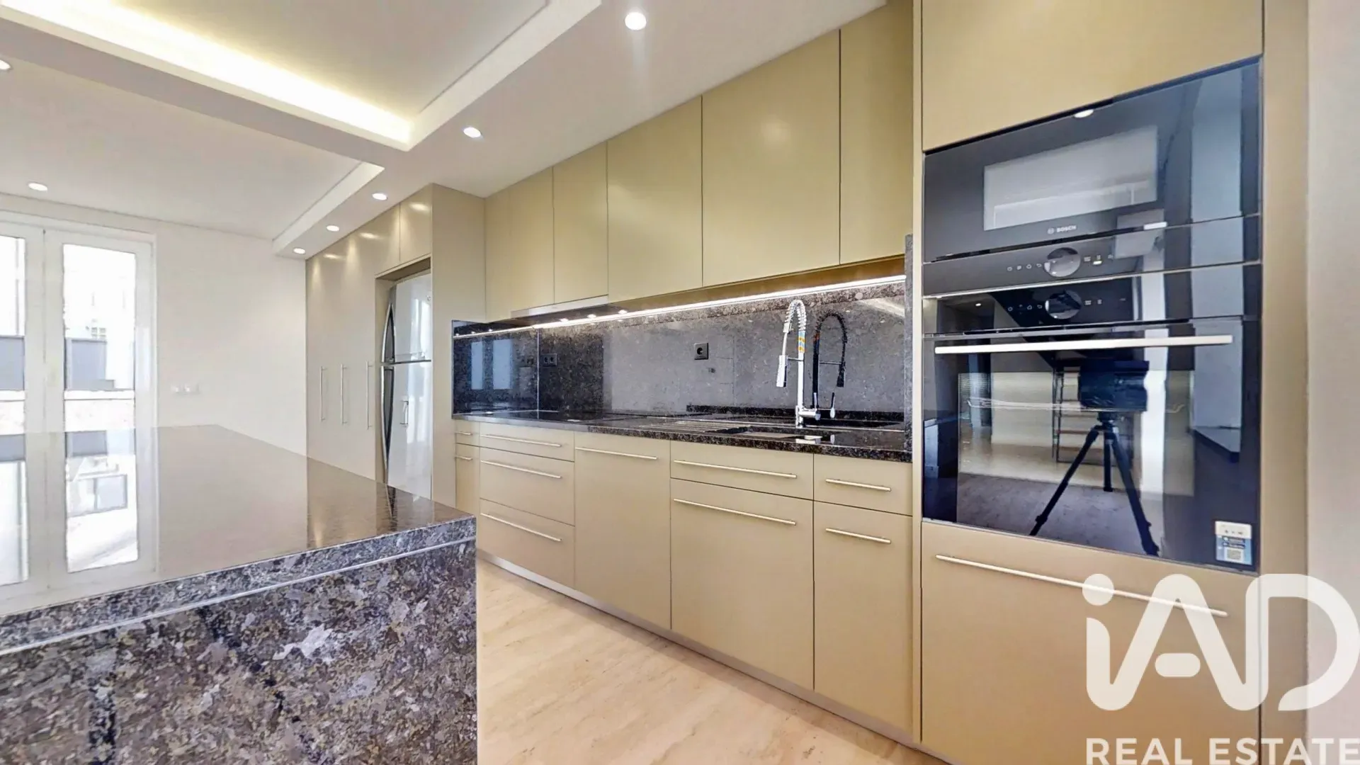 Contemporary 5-Bedroom House with Pool in Macieira da Lixa, Portugal - View image 9 of 38