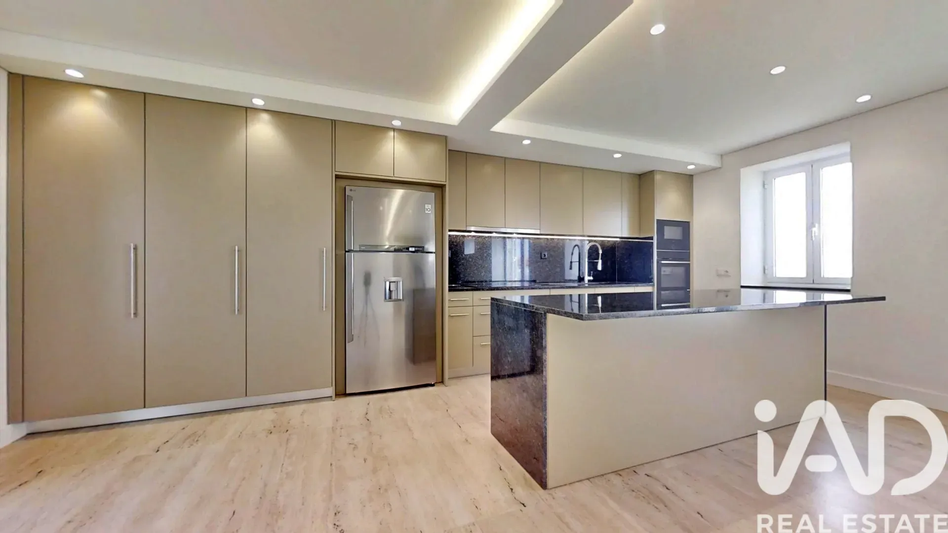 Contemporary 5-Bedroom House with Pool in Macieira da Lixa, Portugal - View image 11 of 38