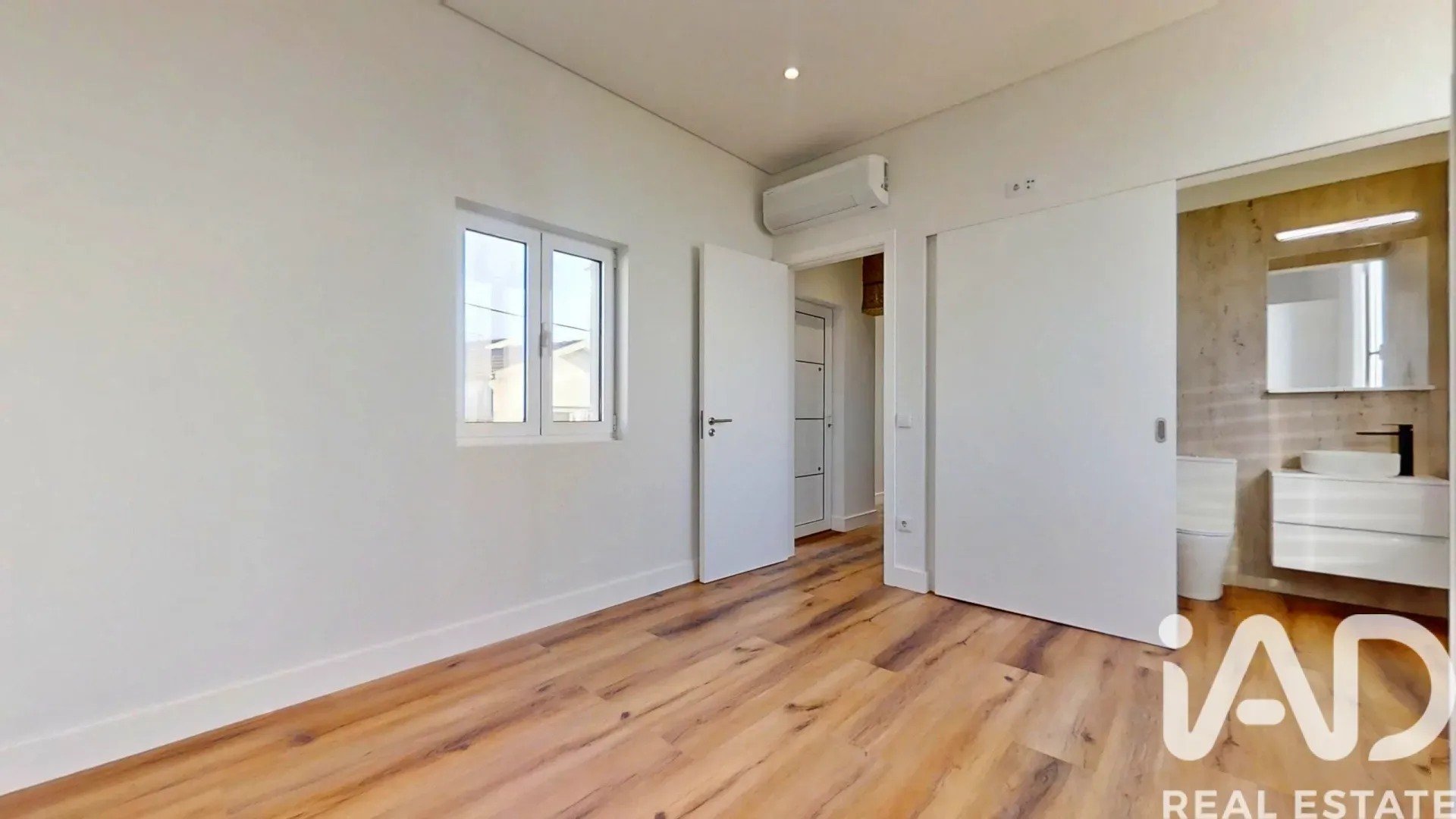 Contemporary 5-Bedroom House with Pool in Macieira da Lixa, Portugal - View image 12 of 38