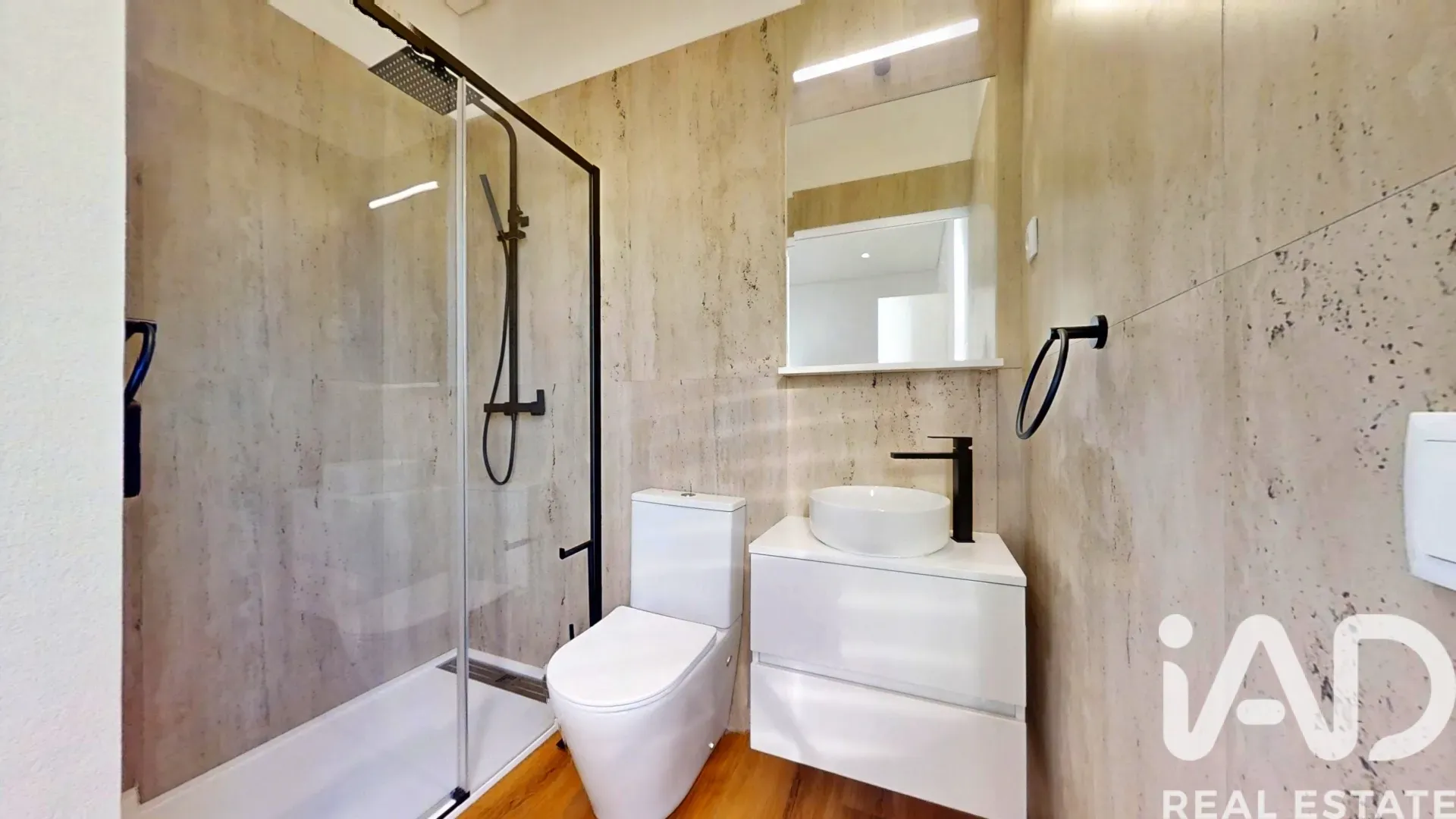 Contemporary 5-Bedroom House with Pool in Macieira da Lixa, Portugal - View image 14 of 38