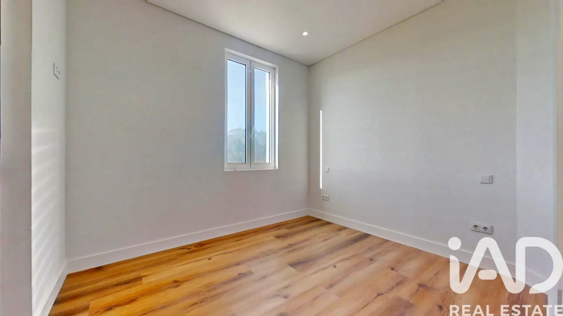 Contemporary 5-Bedroom House with Pool in Macieira da Lixa, Portugal - View image 18 of 38