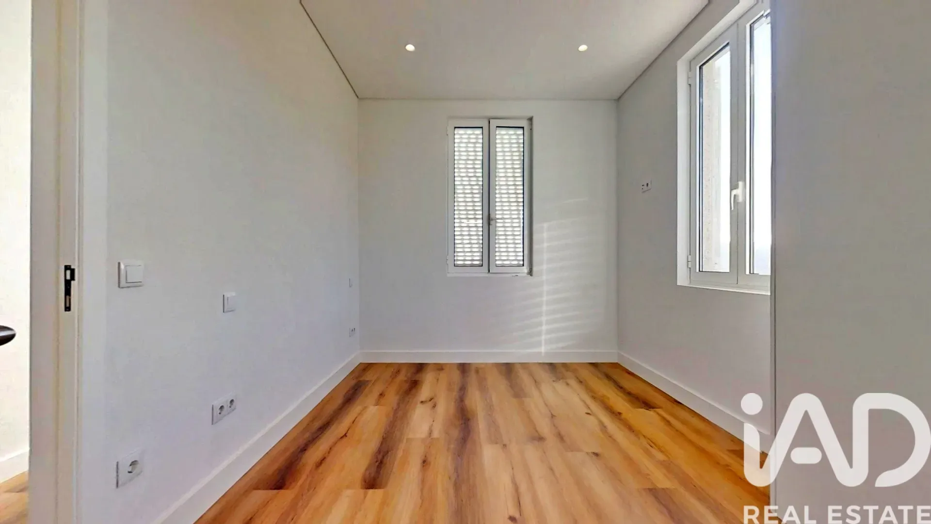 Contemporary 5-Bedroom House with Pool in Macieira da Lixa, Portugal - View image 22 of 38