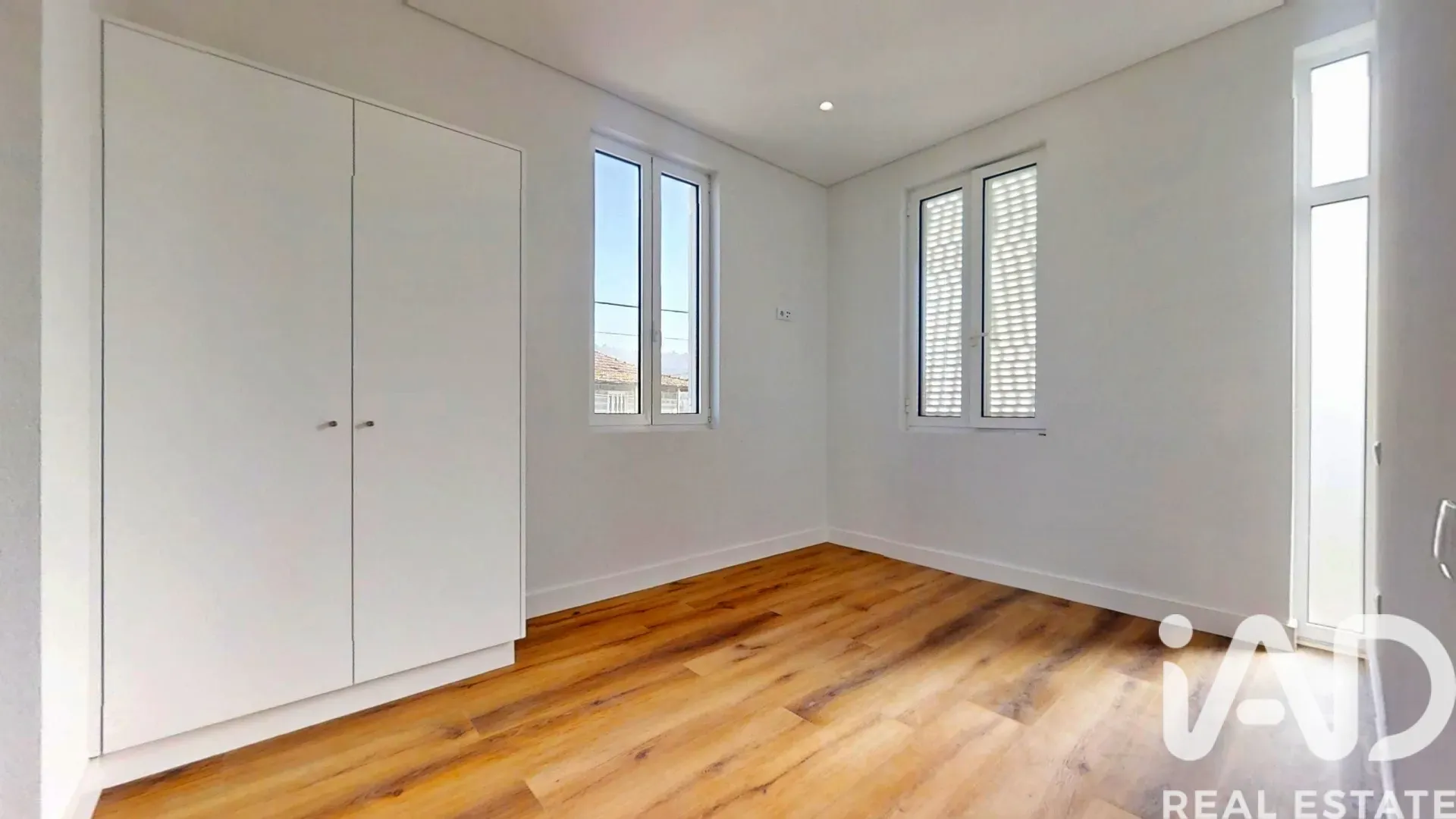 Contemporary 5-Bedroom House with Pool in Macieira da Lixa, Portugal - View image 26 of 38