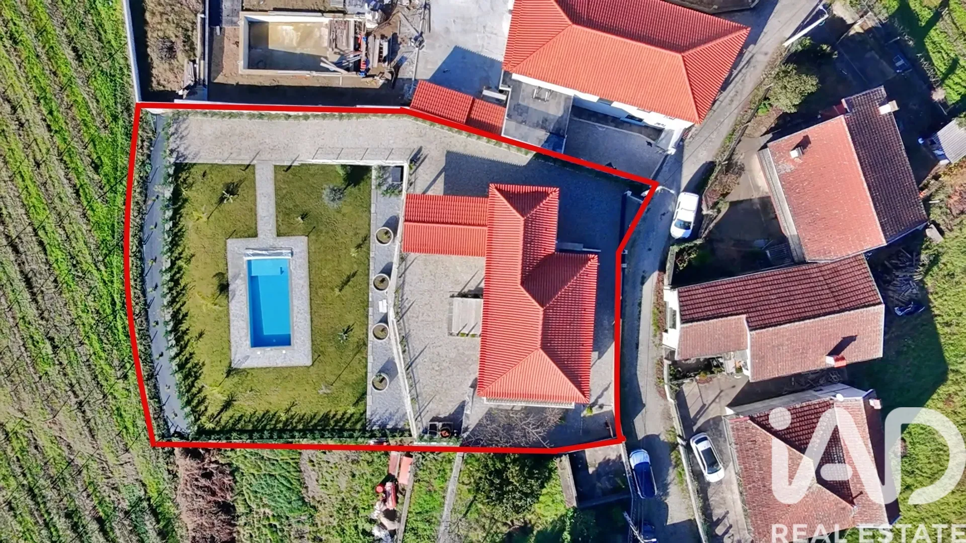 Contemporary 5-Bedroom House with Pool in Macieira da Lixa, Portugal - View image 28 of 38