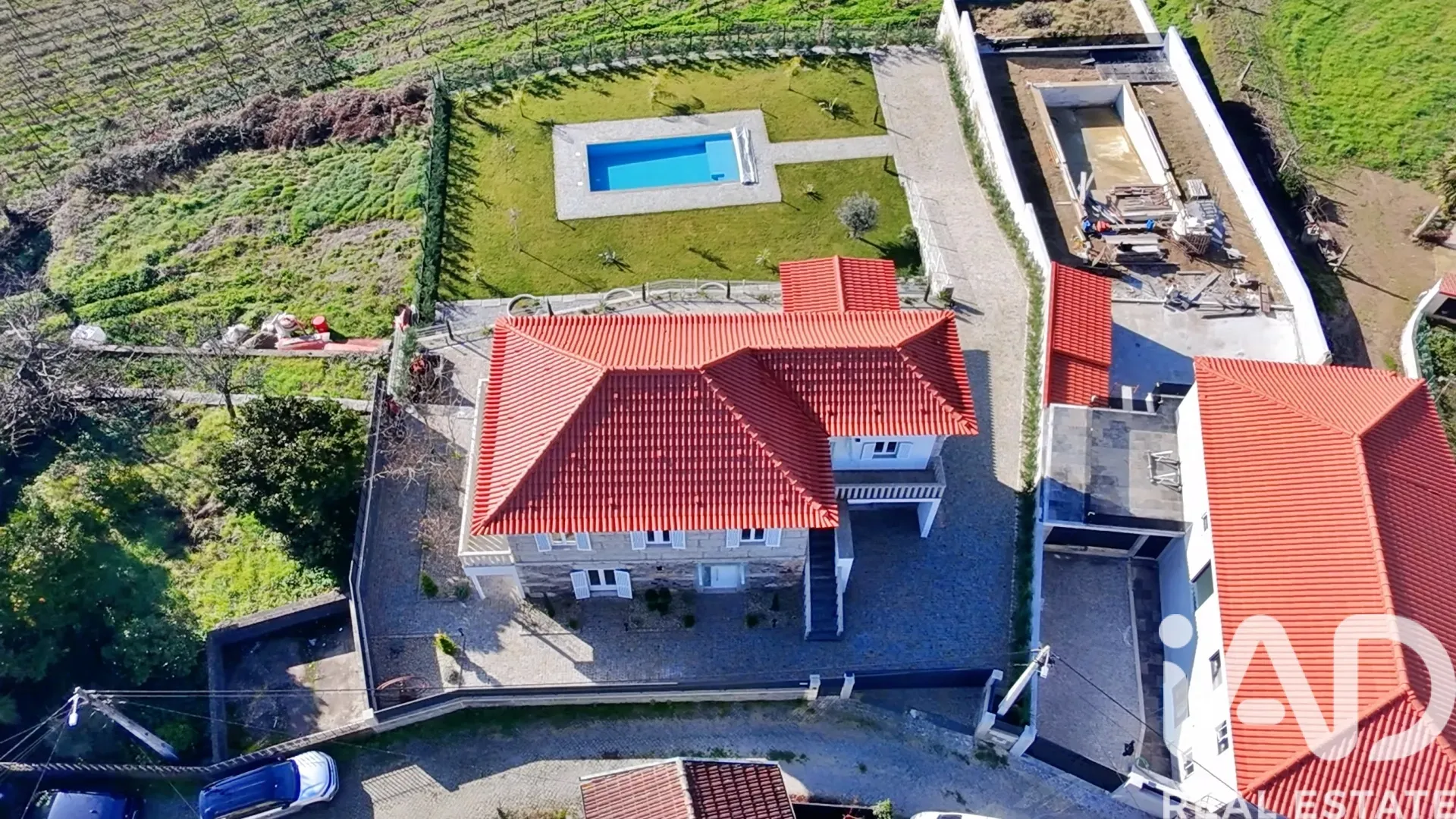 Contemporary 5-Bedroom House with Pool in Macieira da Lixa, Portugal - View image 29 of 38