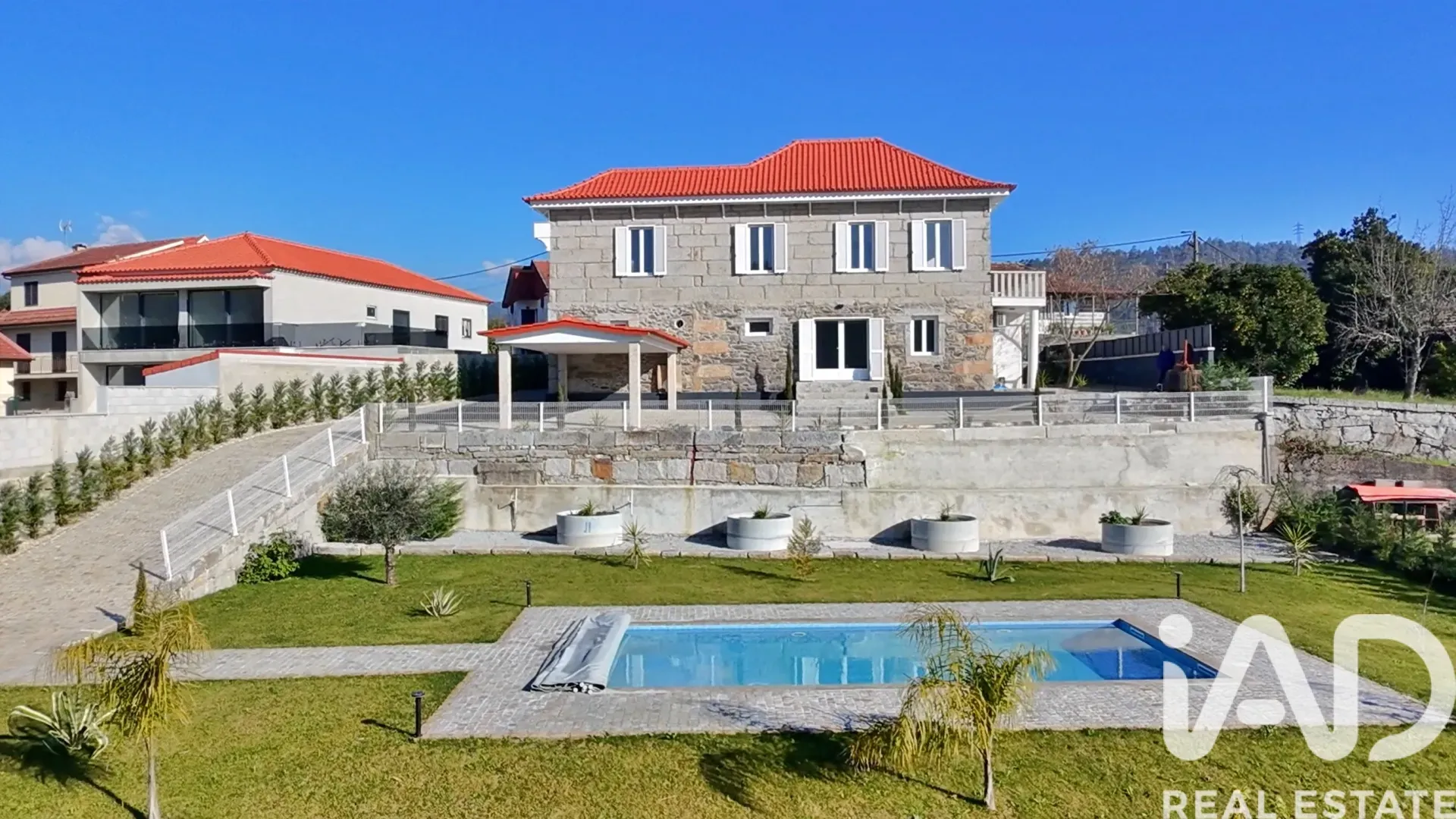 Contemporary 5-Bedroom House with Pool in Macieira da Lixa, Portugal - View image 32 of 38