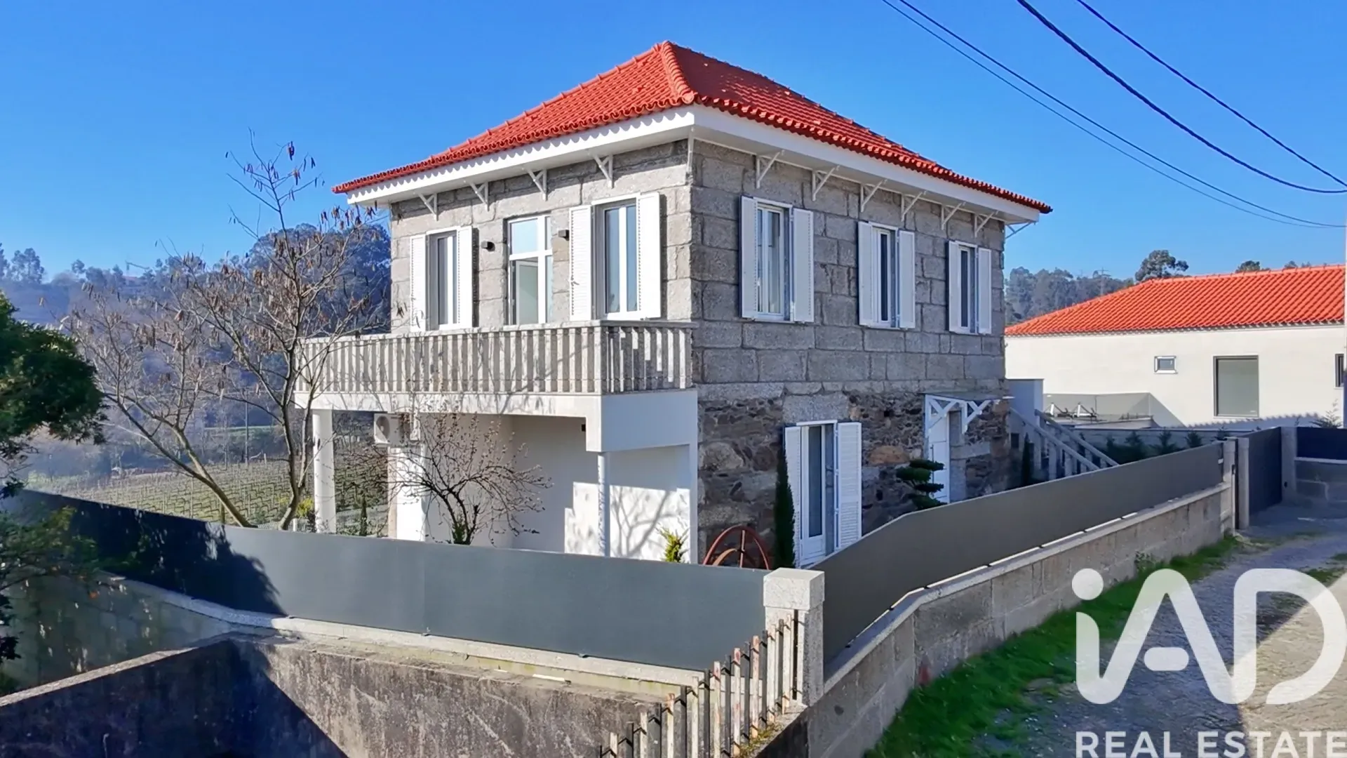 Contemporary 5-Bedroom House with Pool in Macieira da Lixa, Portugal - View image 33 of 38