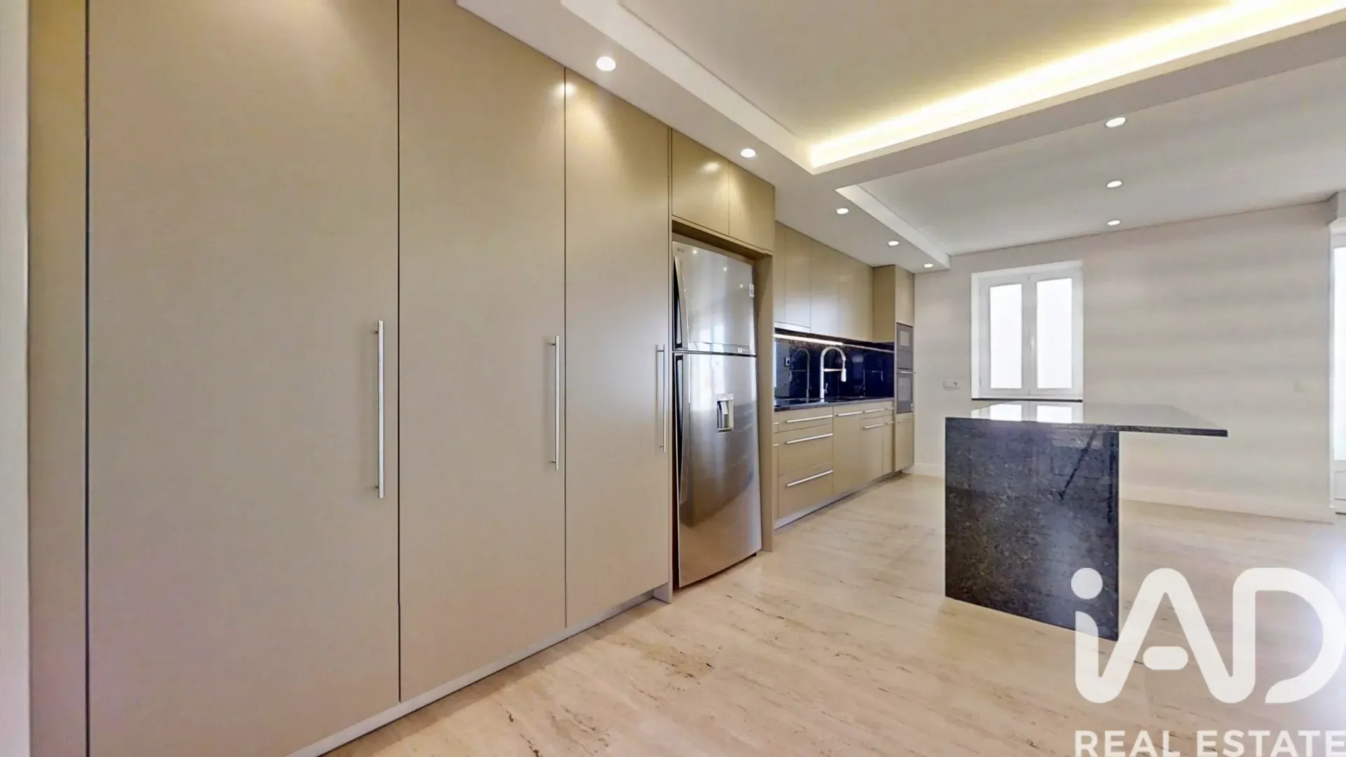 Contemporary 5-Bedroom House with Pool in Macieira da Lixa, Portugal - View image 35 of 38