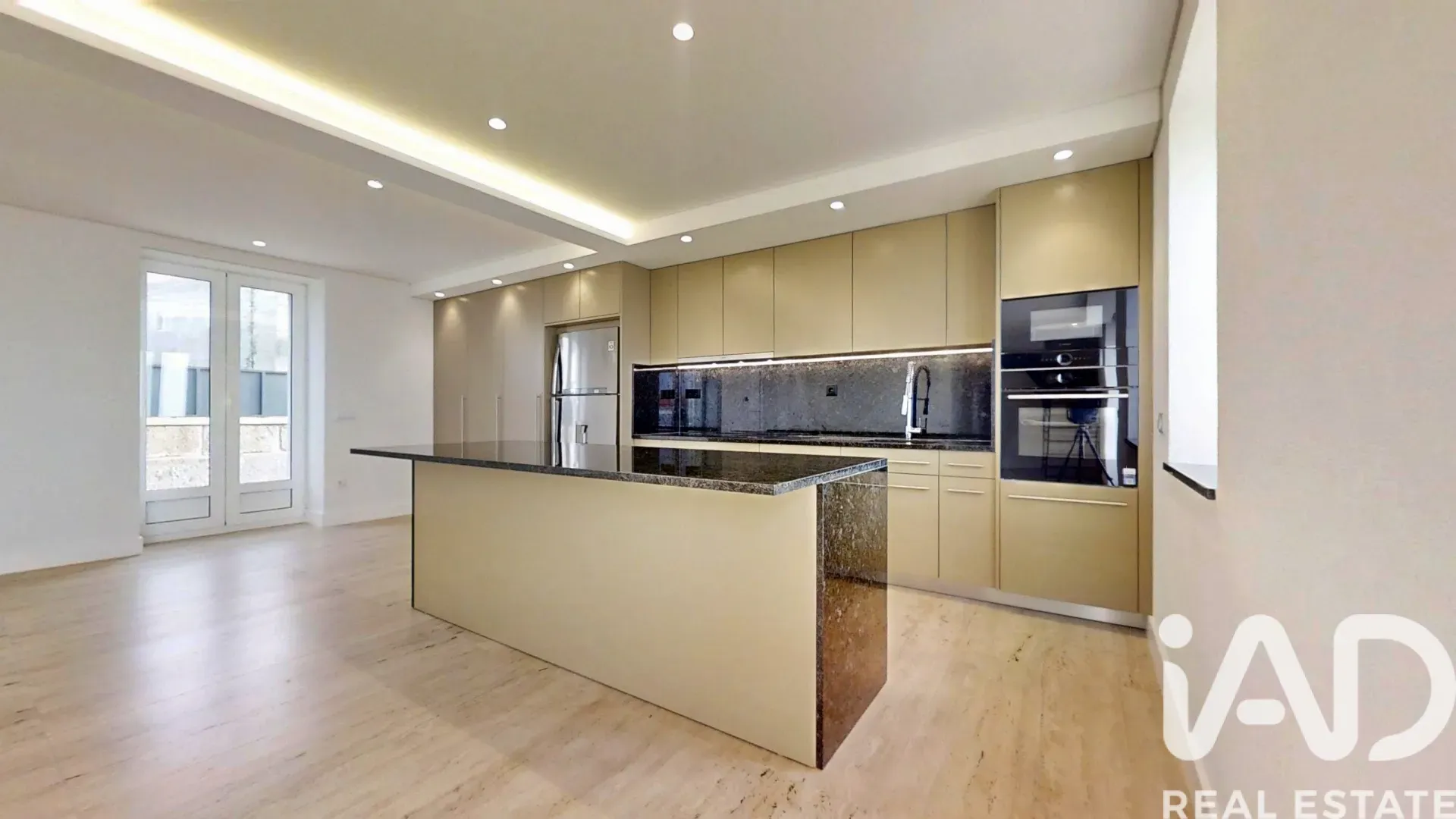 Contemporary 5-Bedroom House with Pool in Macieira da Lixa, Portugal - View image 38 of 38