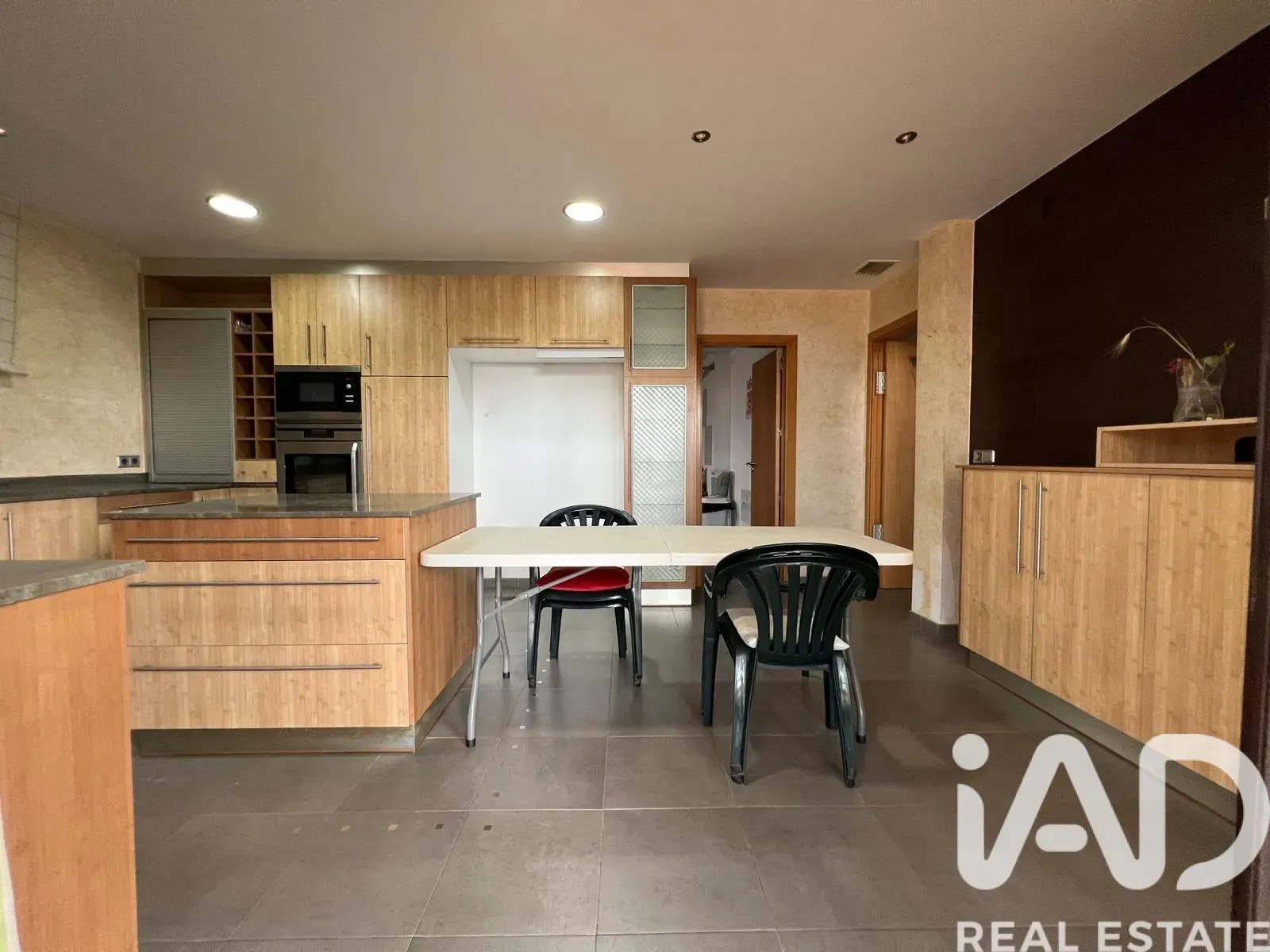 Spacious 5-Bedroom House with Pool and Garden in Roquetes, Spain - View image 11 of 40