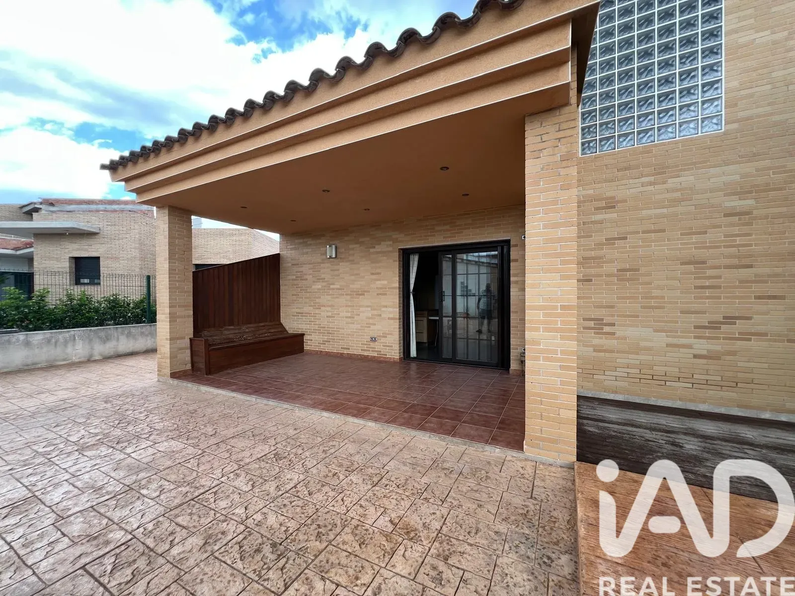 Spacious 5-Bedroom House with Pool and Garden in Roquetes, Spain - View image 12 of 40