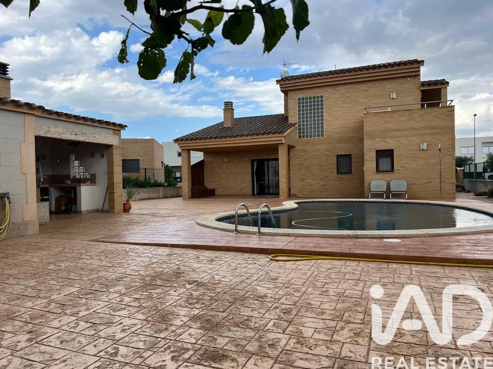 Spacious 5-Bedroom House with Pool and Garden in Roquetes, Spain - View image 15 of 40