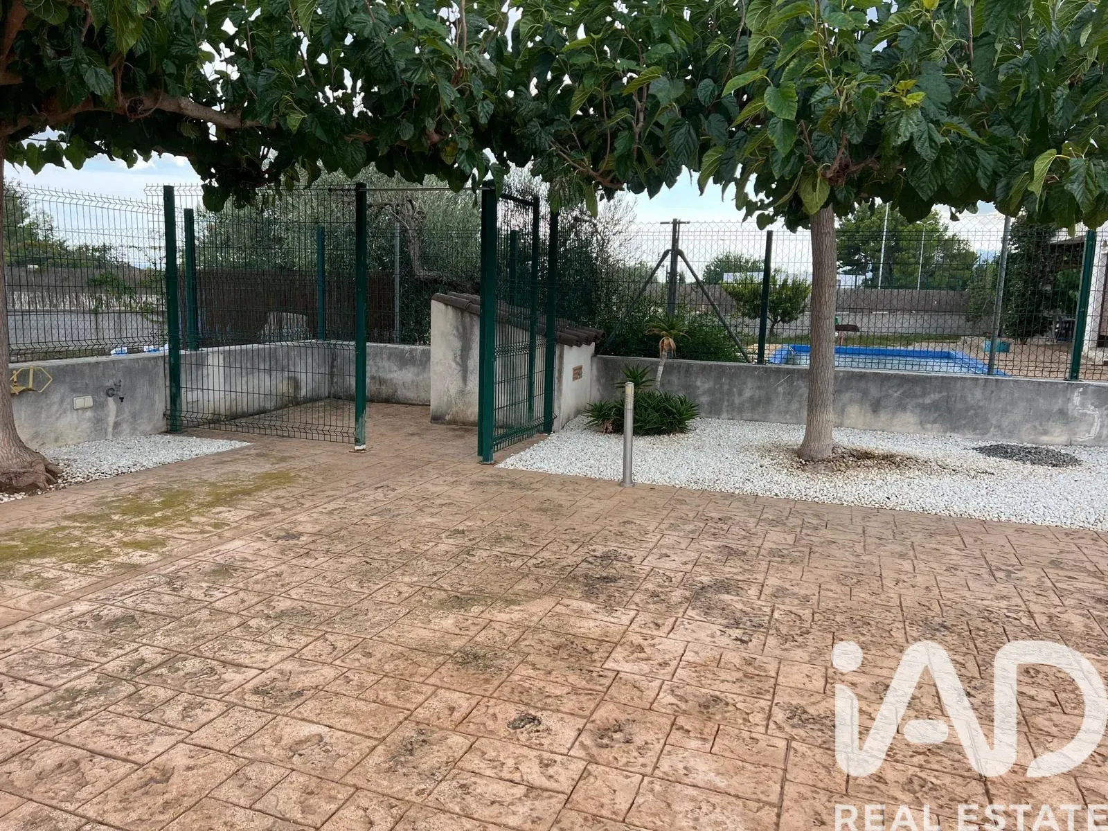 Spacious 5-Bedroom House with Pool and Garden in Roquetes, Spain - View image 16 of 40