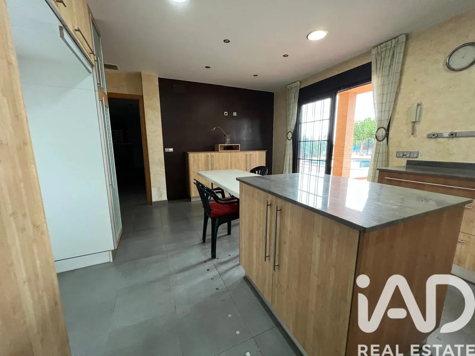 Spacious 5-Bedroom House with Pool and Garden in Roquetes, Spain - View image 20 of 40