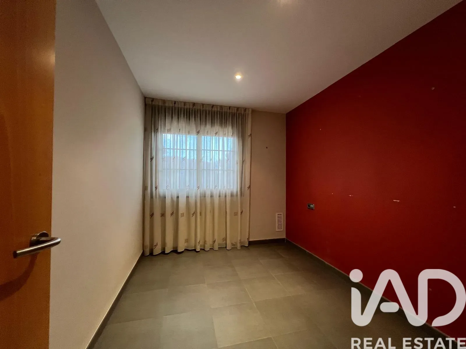 Spacious 5-Bedroom House with Pool and Garden in Roquetes, Spain - View image 22 of 40