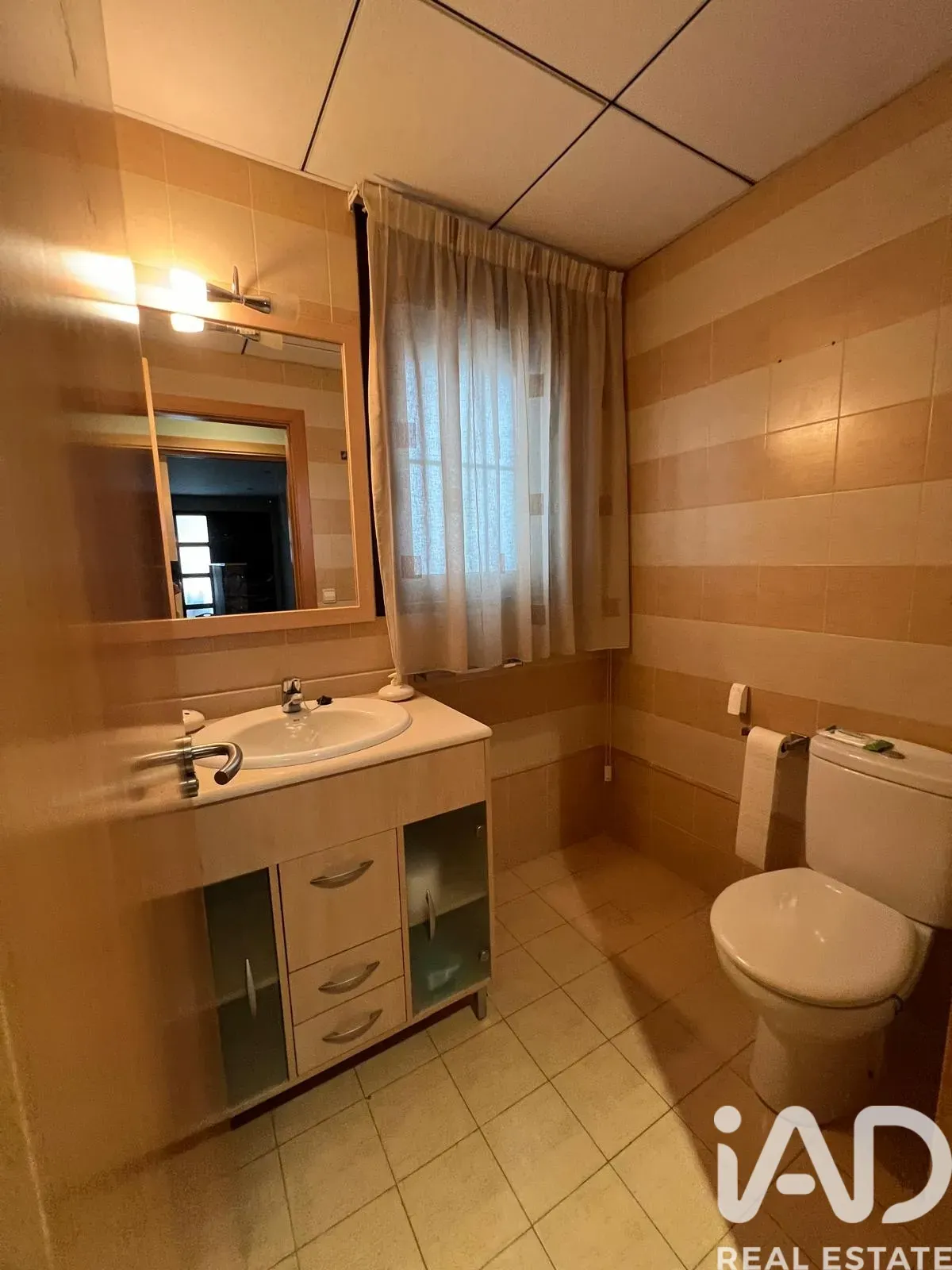 Spacious 5-Bedroom House with Pool and Garden in Roquetes, Spain - View image 24 of 40