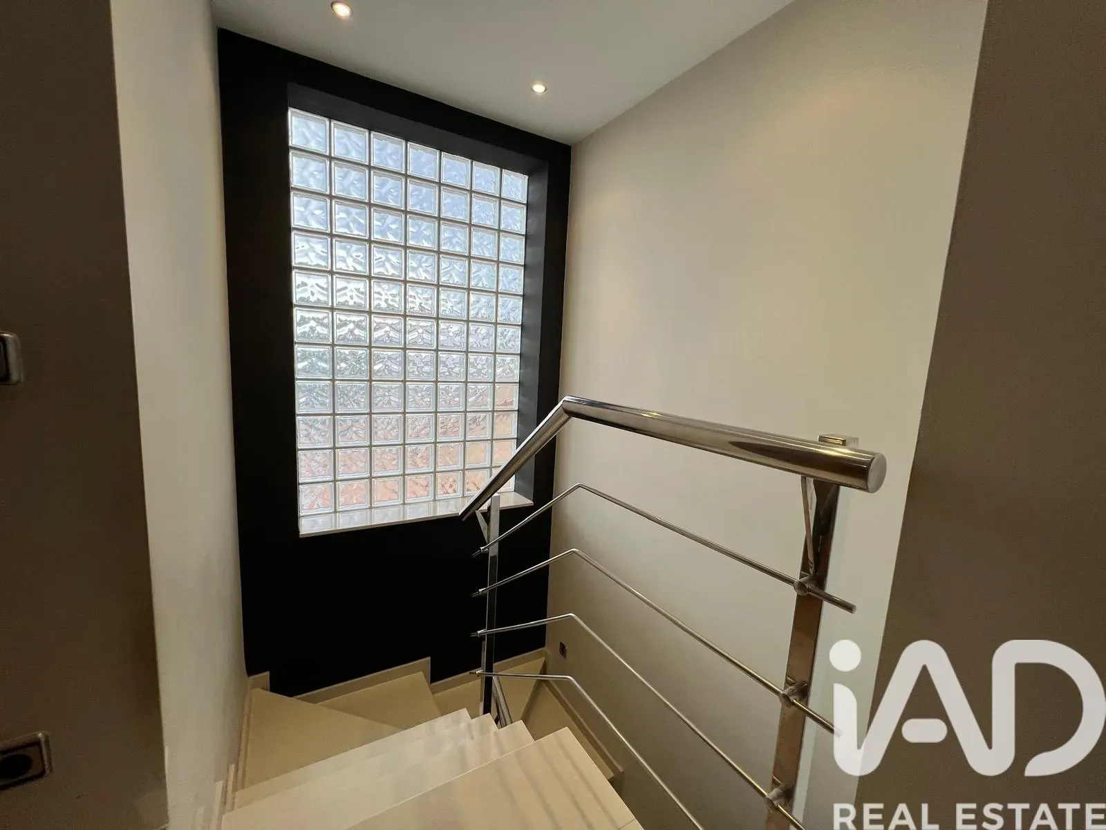 Spacious 5-Bedroom House with Pool and Garden in Roquetes, Spain - View image 25 of 40