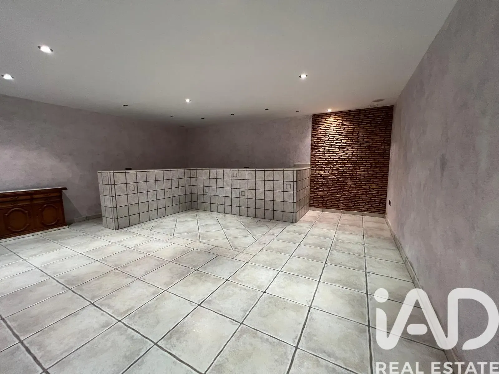 Spacious 5-Bedroom House with Pool and Garden in Roquetes, Spain - View image 26 of 40