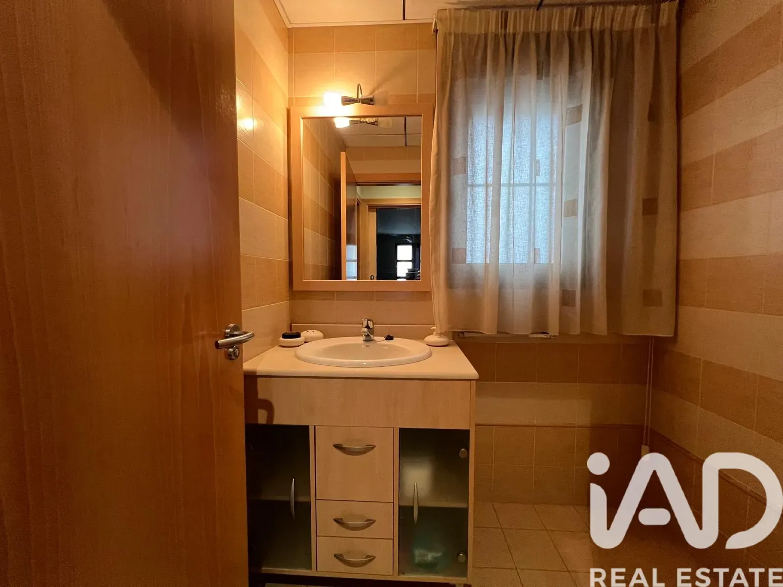 Spacious 5-Bedroom House with Pool and Garden in Roquetes, Spain - View image 28 of 40