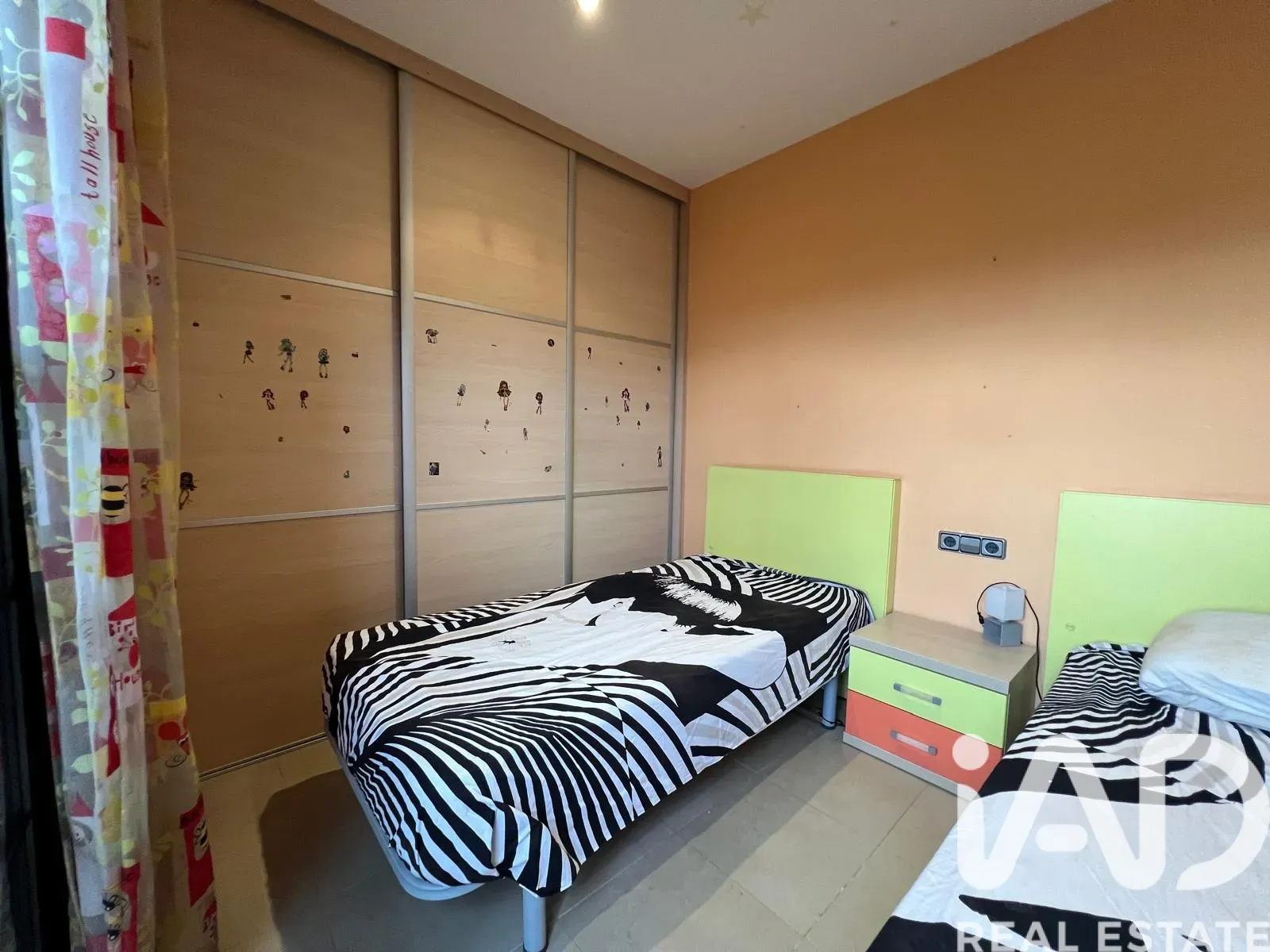 Spacious 5-Bedroom House with Pool and Garden in Roquetes, Spain - View image 32 of 40