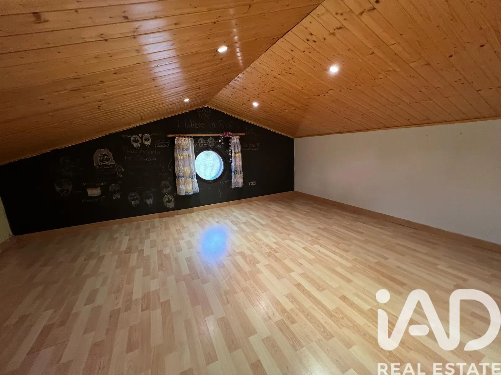 Spacious 5-Bedroom House with Pool and Garden in Roquetes, Spain - View image 34 of 40