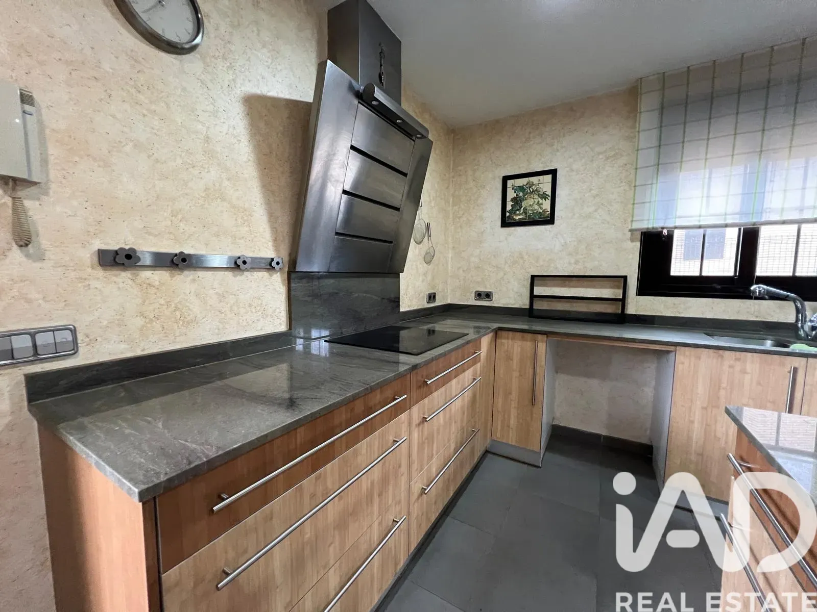 Spacious 5-Bedroom House with Pool and Garden in Roquetes, Spain - View image 39 of 40