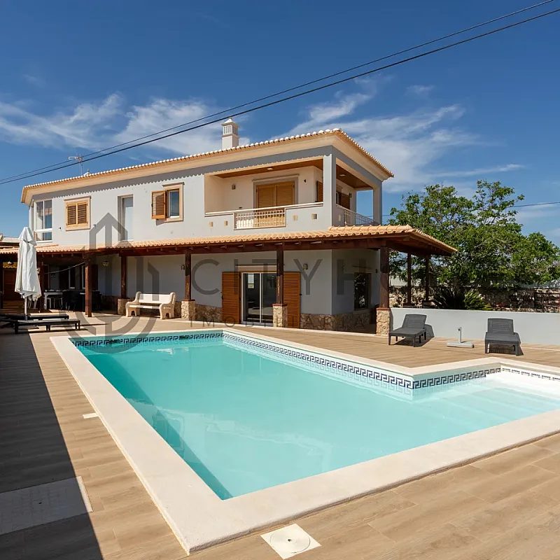 Spacious 3-Bedroom House with Pool and Expansive Garden in Silves, Algarve