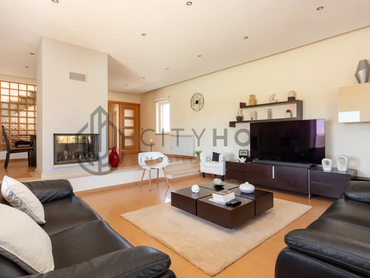 Spacious 3-Bedroom House with Pool and Expansive Garden in Silves, Algarve - Image 4